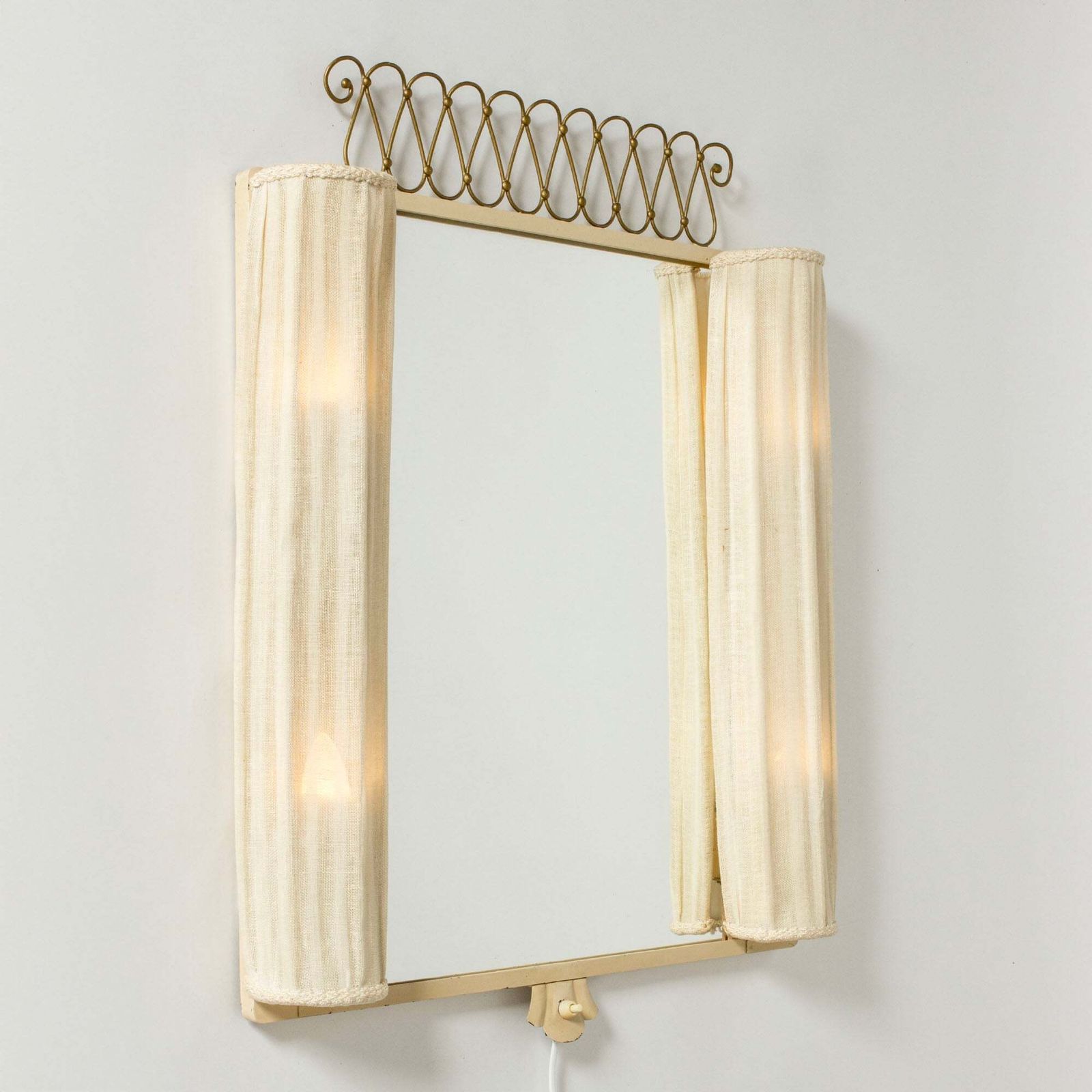 Swedish Modern wandspiegel van Bjerkås Armatur, Zweden, jaren 1940 photo furniture