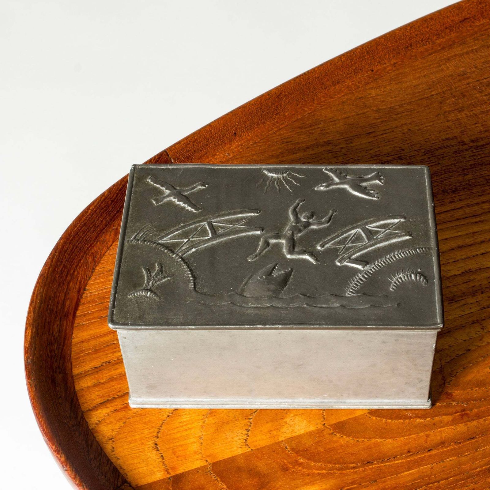 Boîte en étain à couvercle Swedish Grace par Nils Fougstedt, Herman Bergman, Suède, 1928 photo furniture