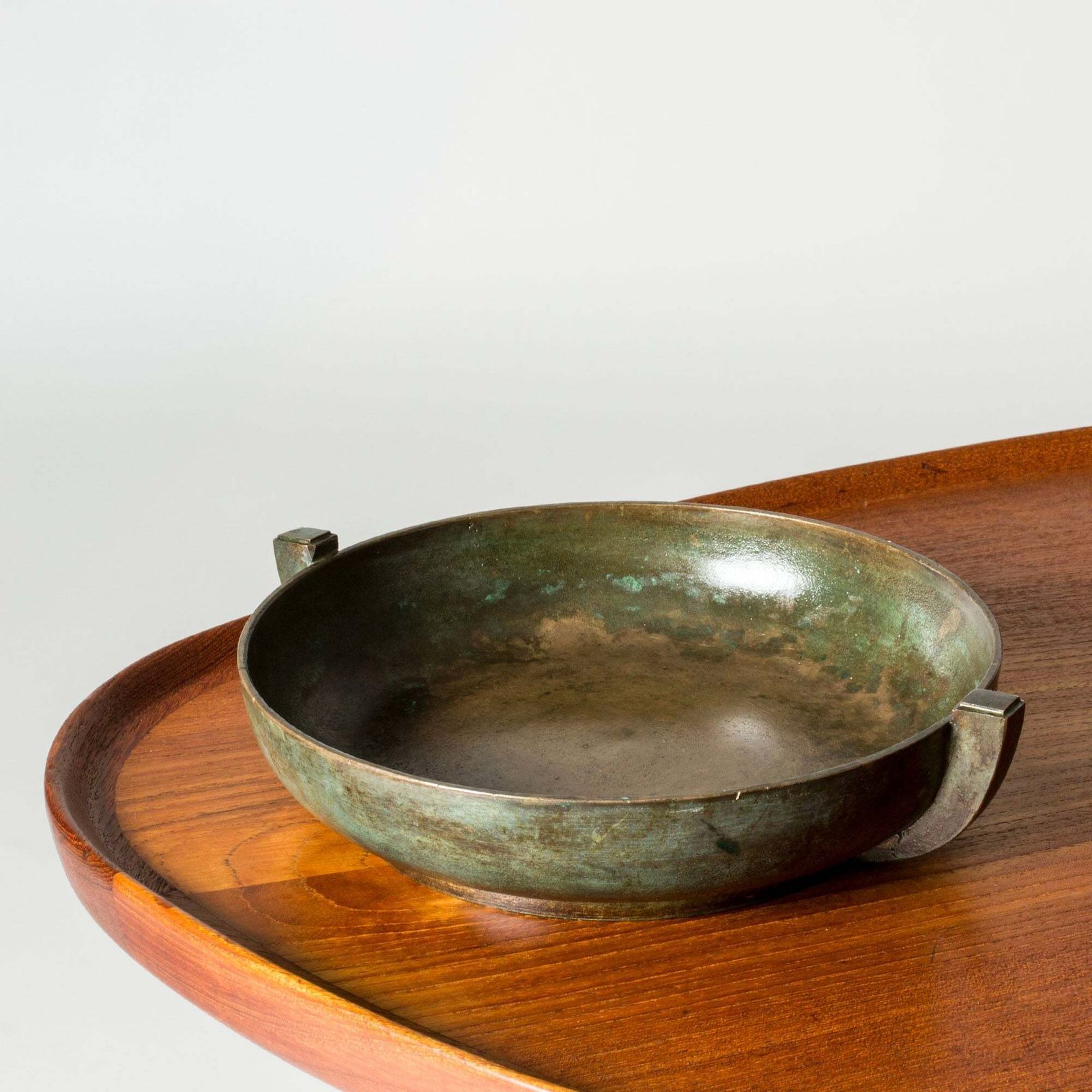 Coupe en bronze patiné moderniste suédoise GAB, années 1930 photo for sale