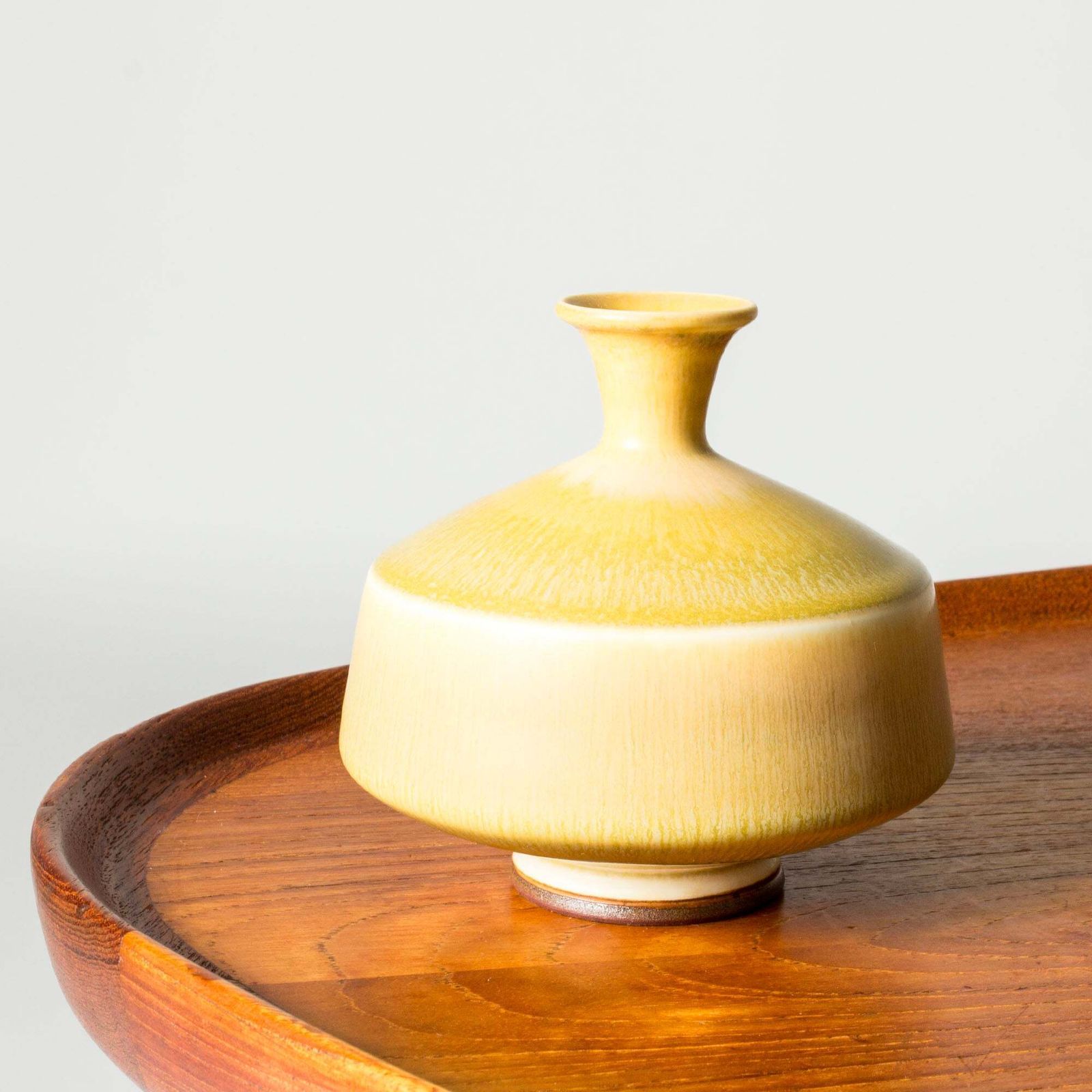 Vase en grès mid-century par Berndt Friberg, Gustavsberg, Suède, 1976 photo furniture