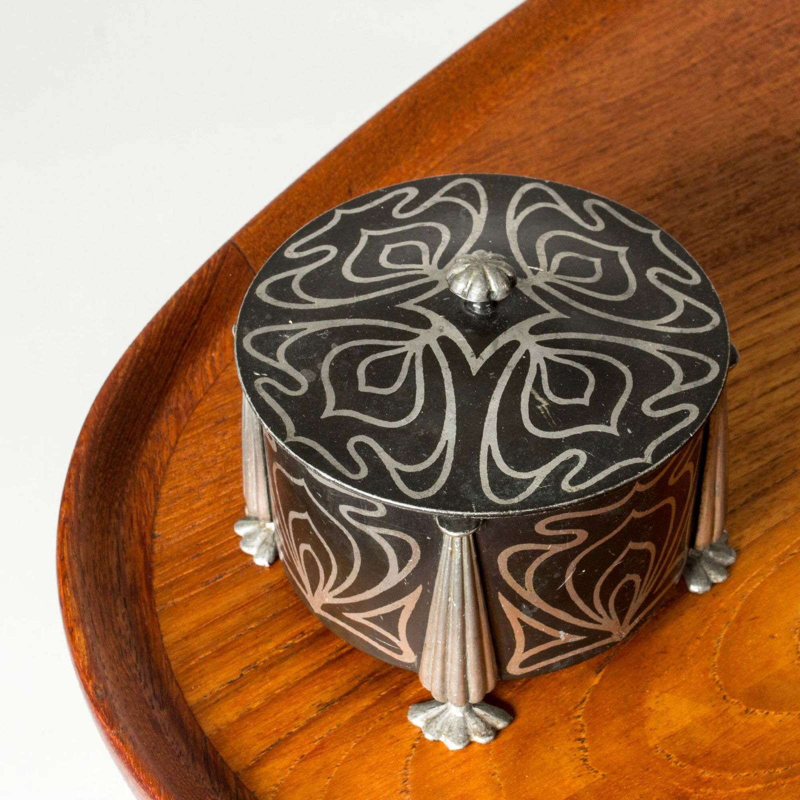 Zweedse art nouveau dekselbox van tin, Stockholm, 1904 photo buy