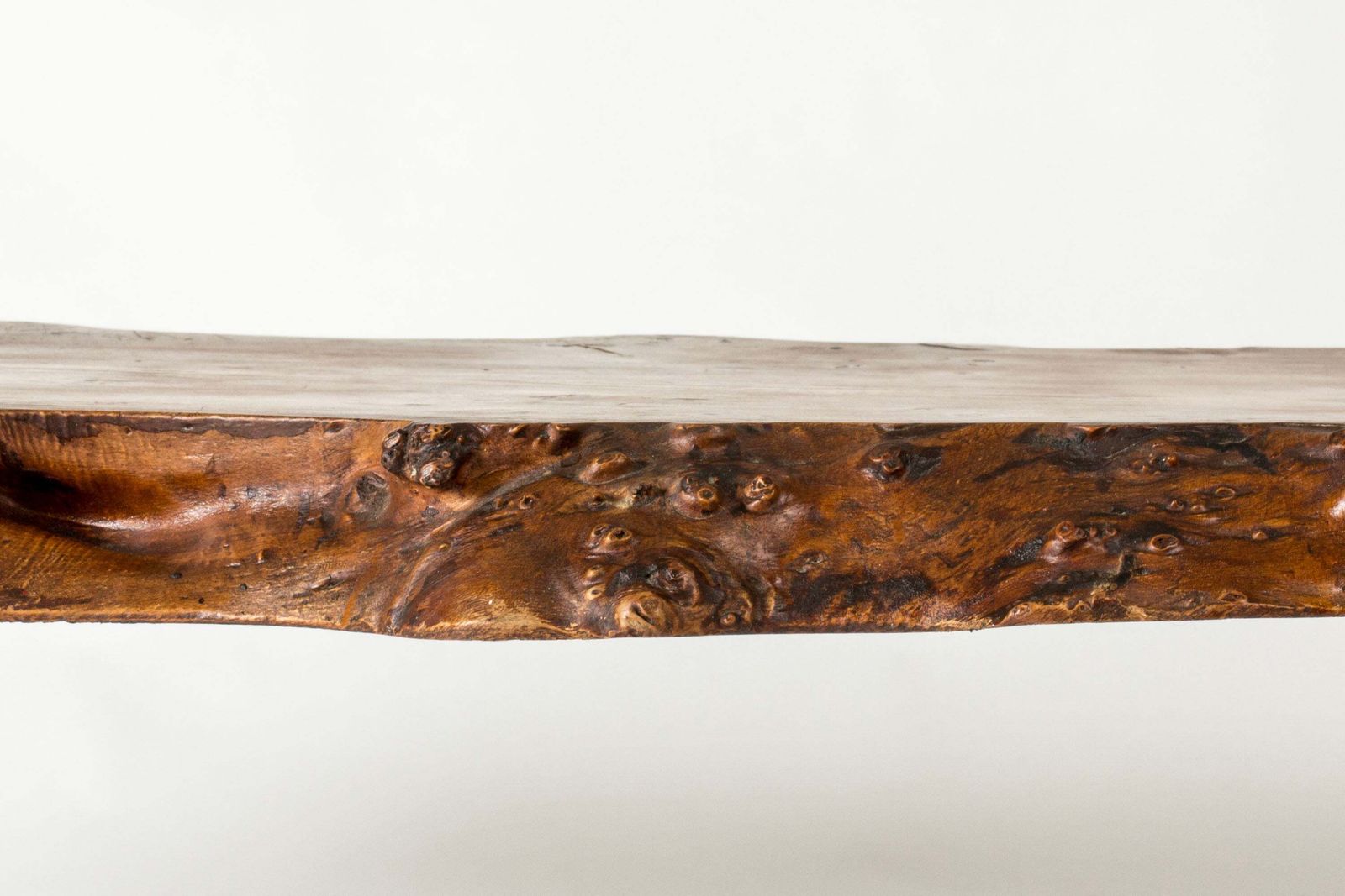 Organische salontafel met live edge van iepenhout door Peter Beijbom, Zweden, 1968 photo vintage