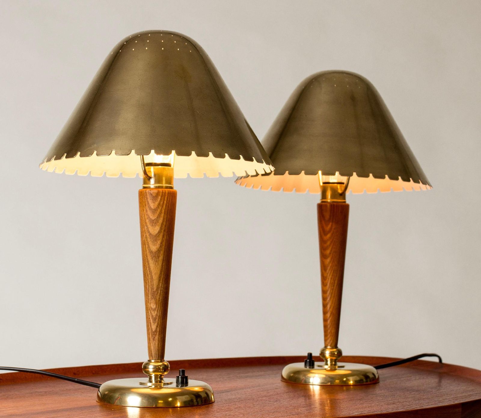 Lampes de table Swedish Modern en laiton par Harald Notini, Böhlmarks, Suède, années 1940 photo for sale
