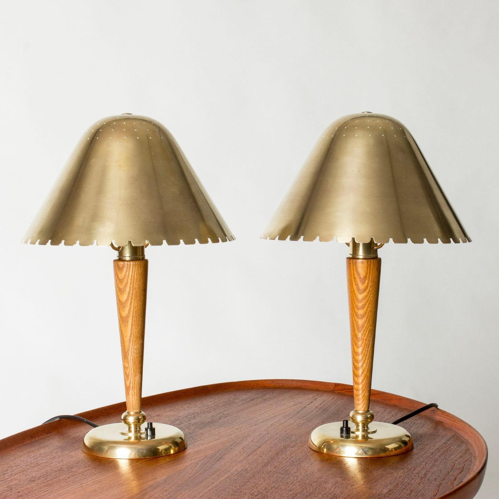 Lampes de table Swedish Modern en laiton par Harald Notini, Böhlmarks, Suède, années 1940 photo vinterior