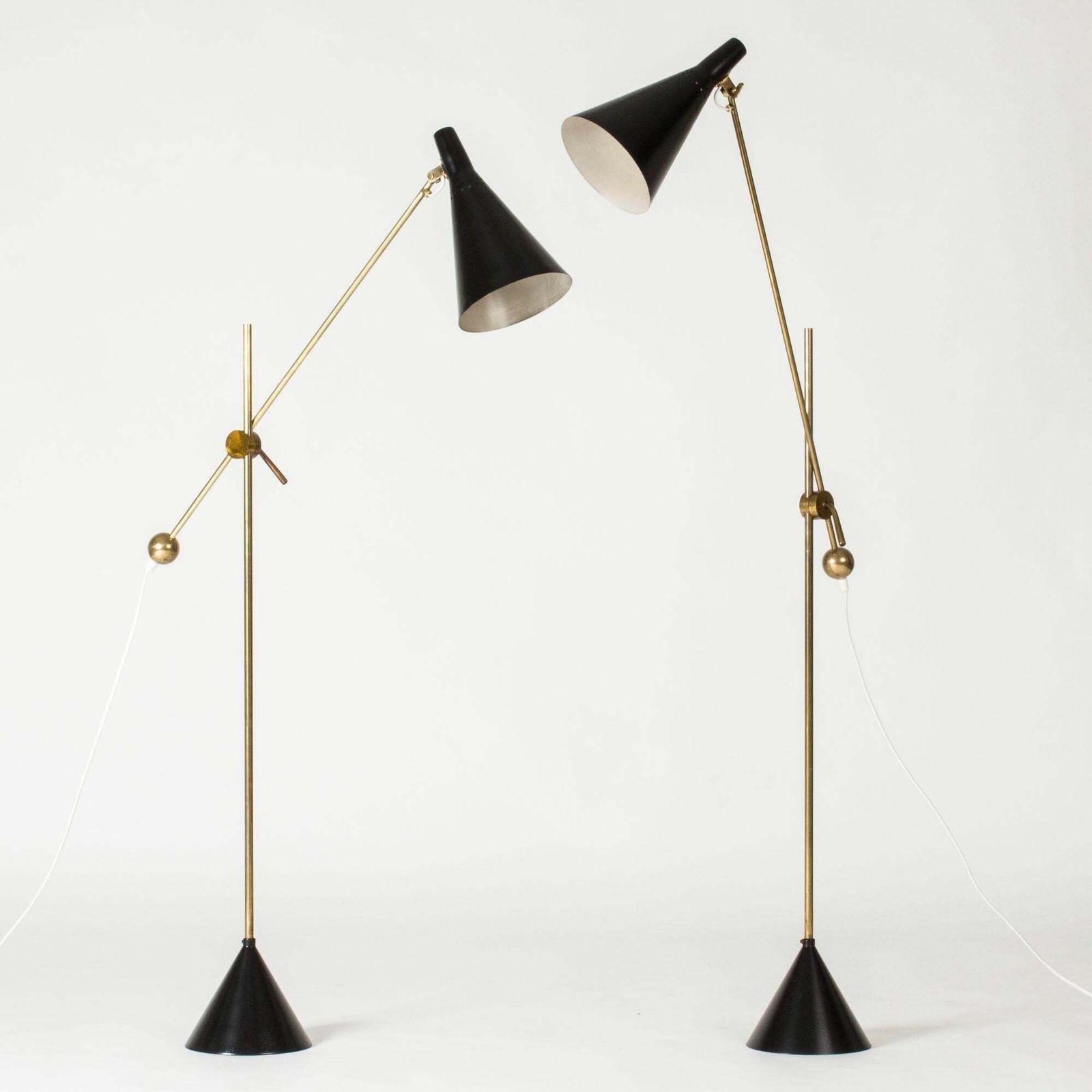 Paar mid-century messing vloerlampen van Tapio Wirkkala voor Idman, Finland, ca. jaren 1950 photo furniture