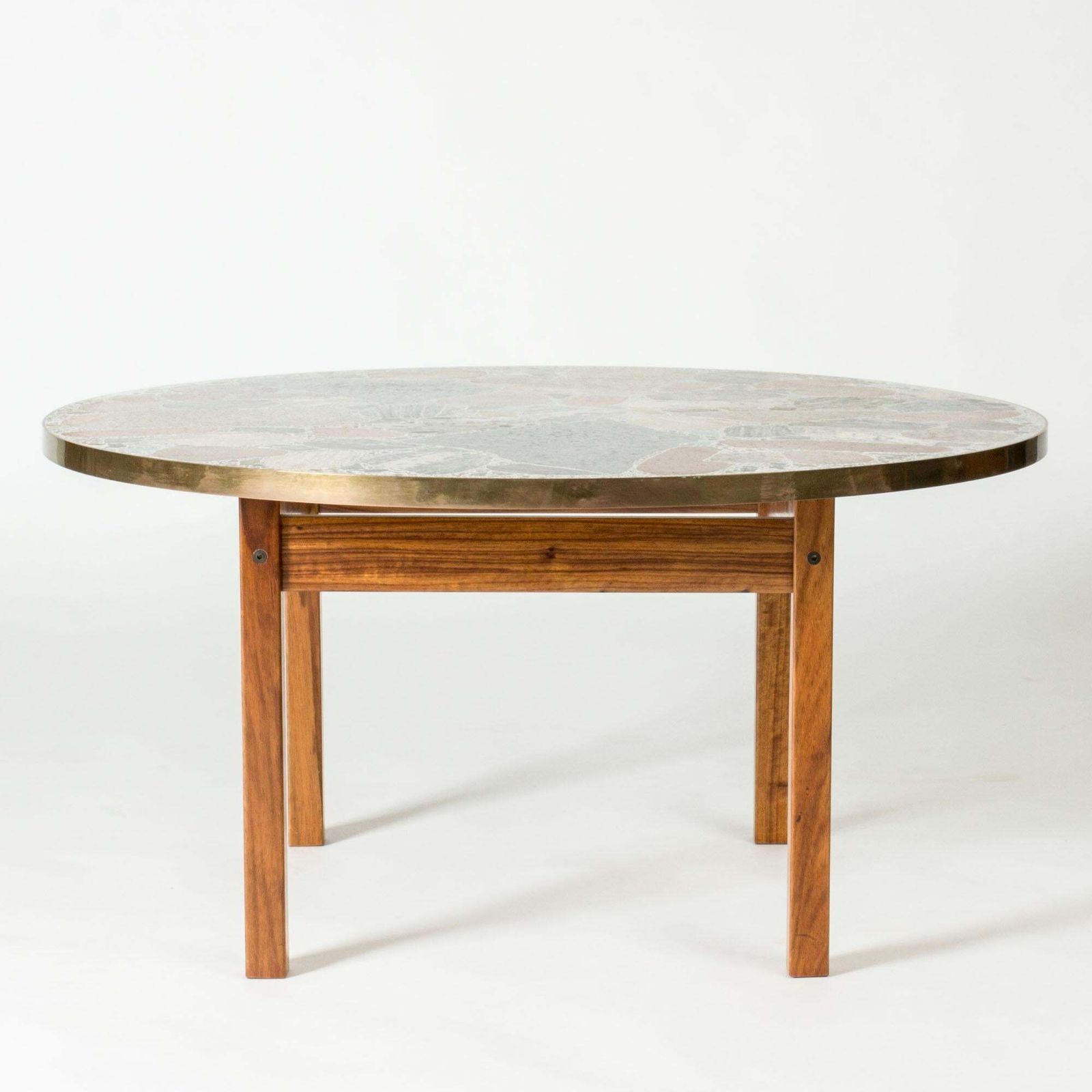 Modernistische salontafel in palissander met stenen blad, Erling Viksjø, Noorwegen, ca. jaren 1960 photo Meubels