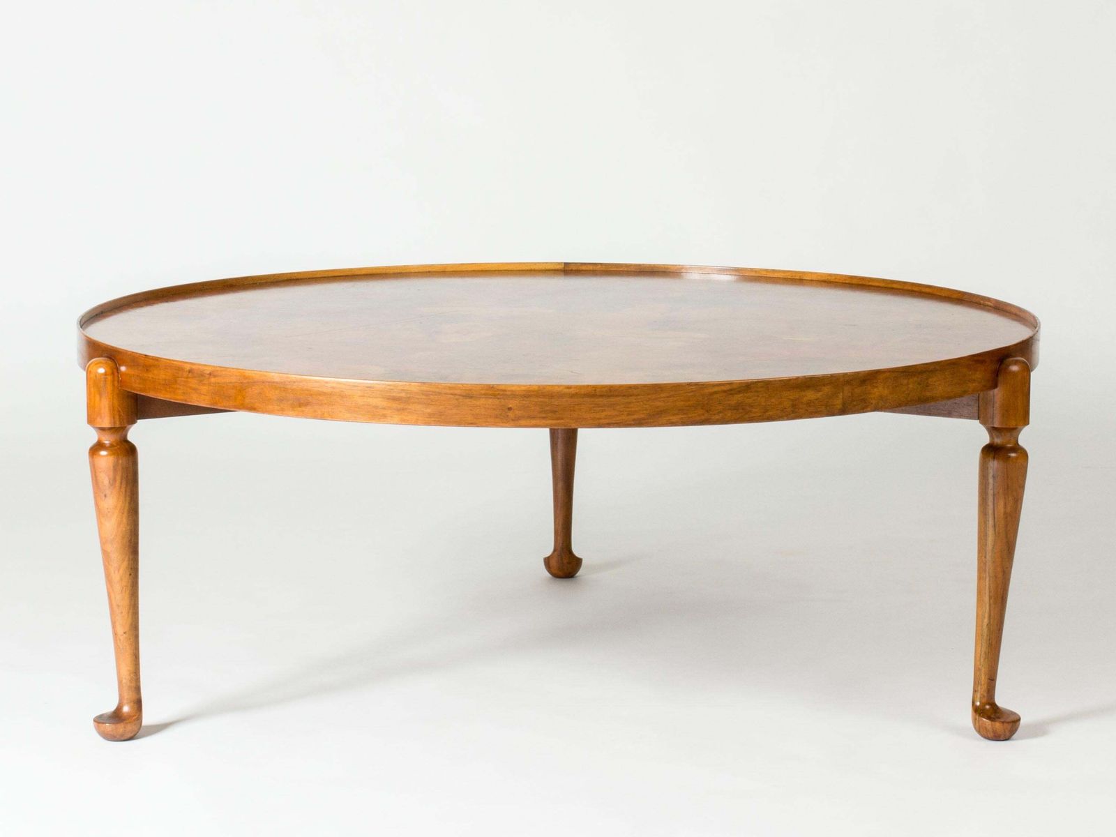 Table basse suédoise mid-century en noyer par Josef Frank, Firma Svenskt Tenn, années 1950 photo Mobilier