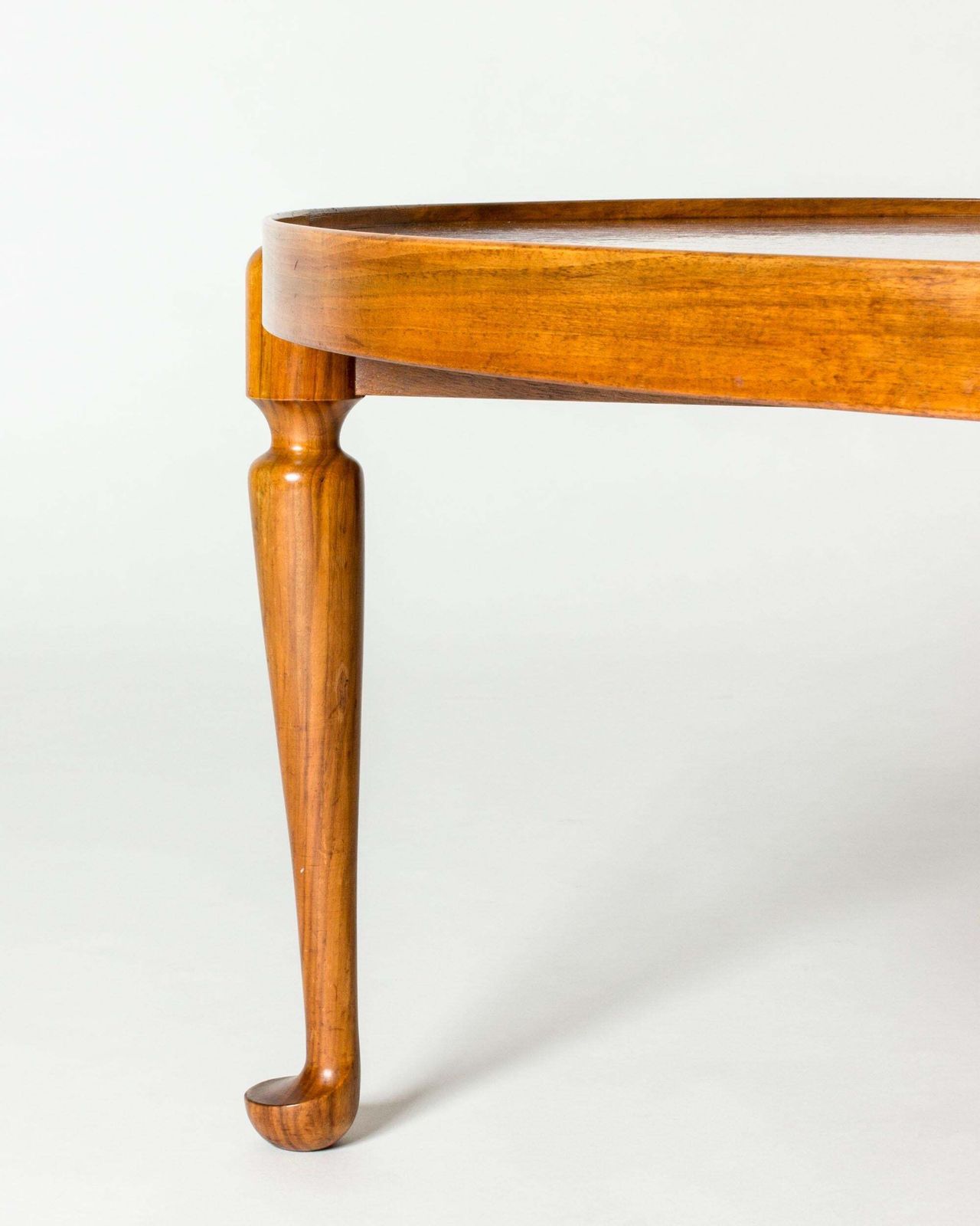 photo vinterior Table basse suédoise mid-century en noyer par Josef Frank, Firma Svenskt Tenn, années 1950