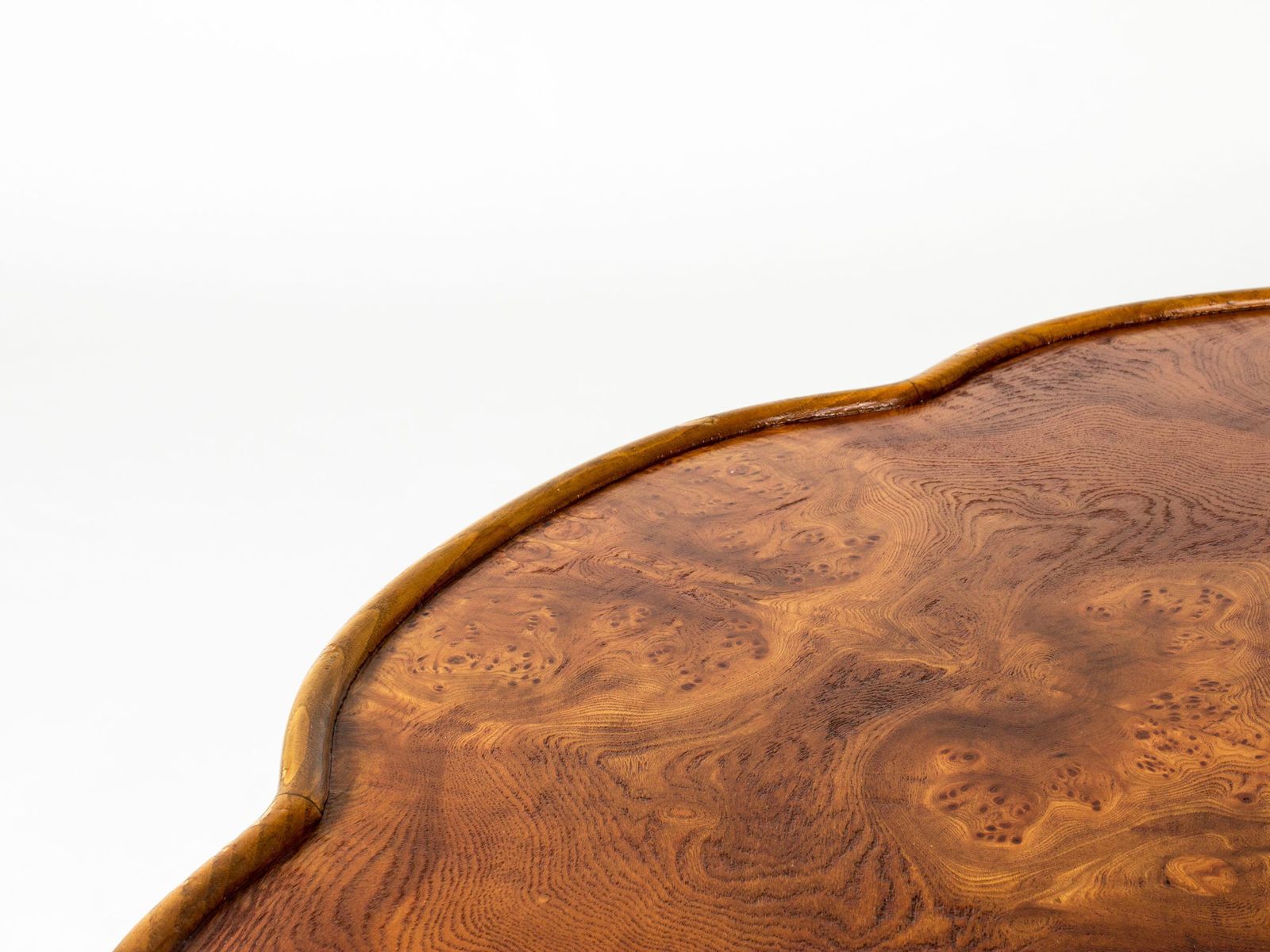 photo furniture Table basse néoclassique suédoise en placage de bouleau et de loupe, Suède, années 1930