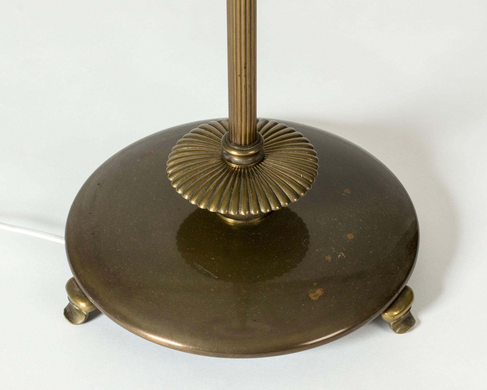 photo furniture Lampadaire Swedish Grace en laiton, par Erik Tidstrand pour Nordiska Kompaniet, années 1930