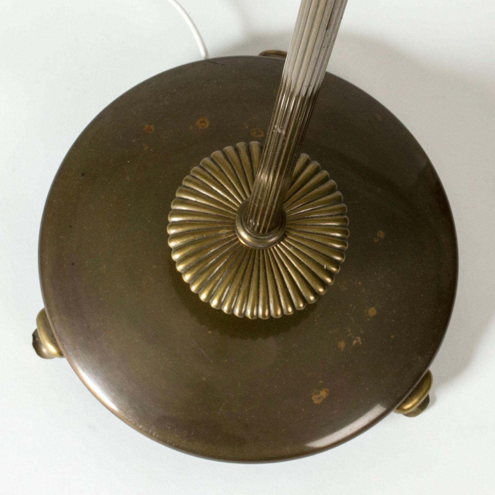 photo for sale Lampadaire Swedish Grace en laiton, par Erik Tidstrand pour Nordiska Kompaniet, années 1930