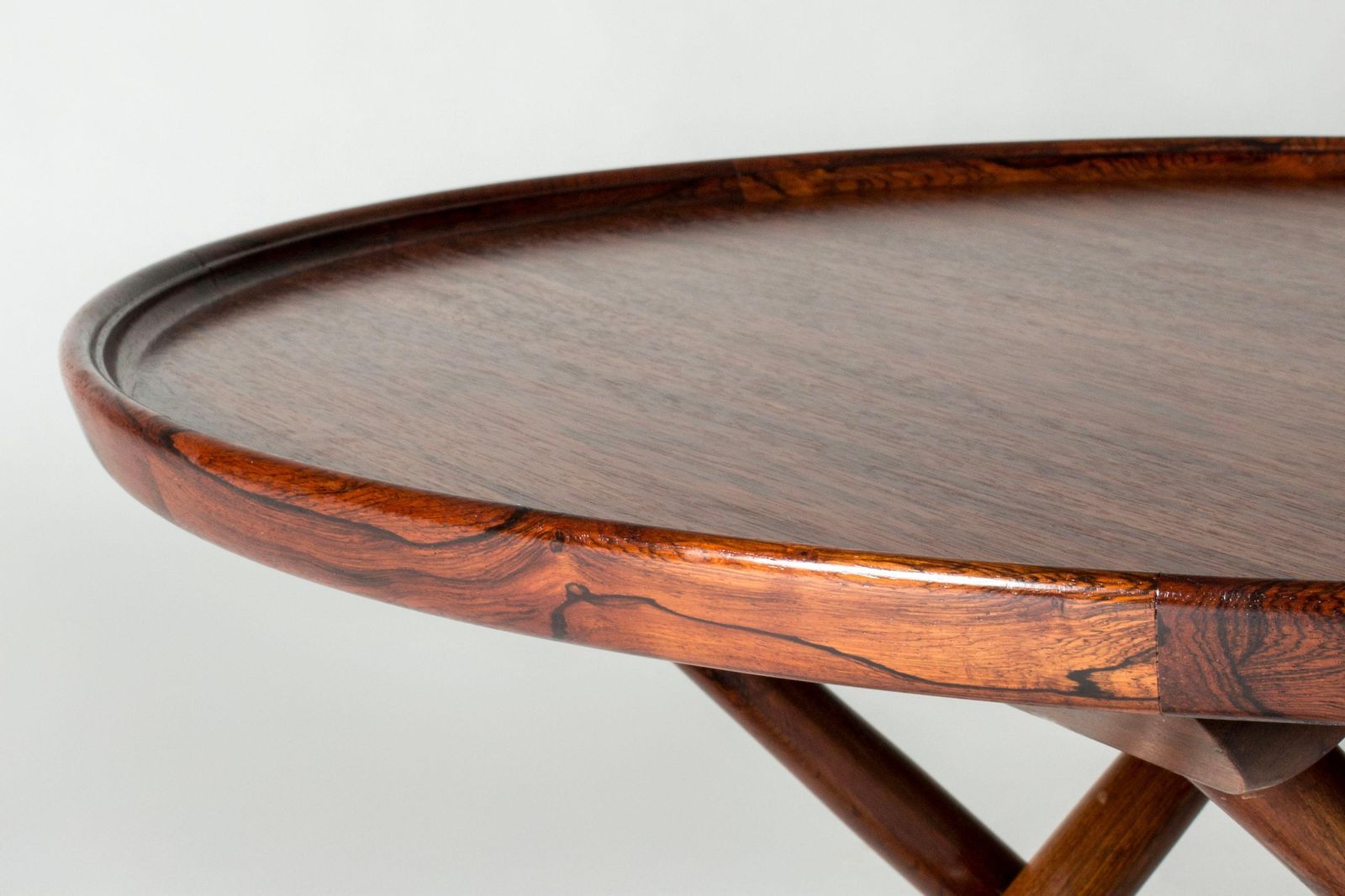 photo furniture Danish Modern rozenhout 'Egyptian Table' salontafel van Mogens Lassen, jaren 1940