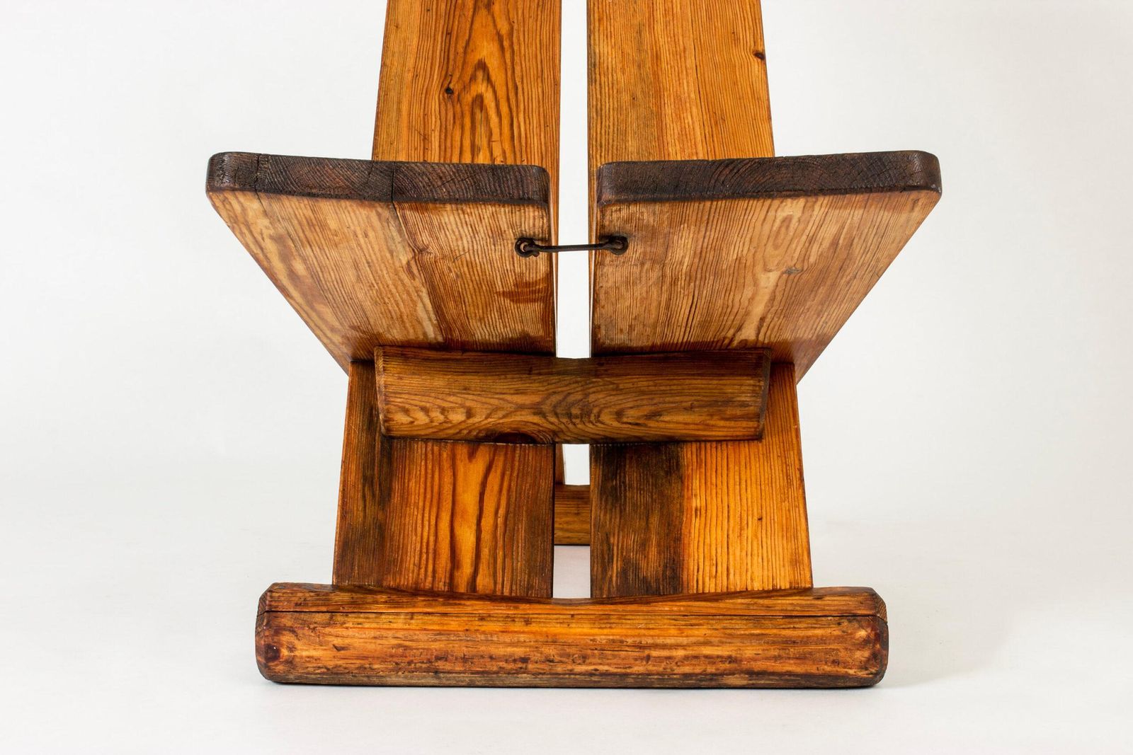 photo vinterior "Skoga" Pine Lounge Chair by Axel Einar Hjorth, NK, Sweden, jaren 1930