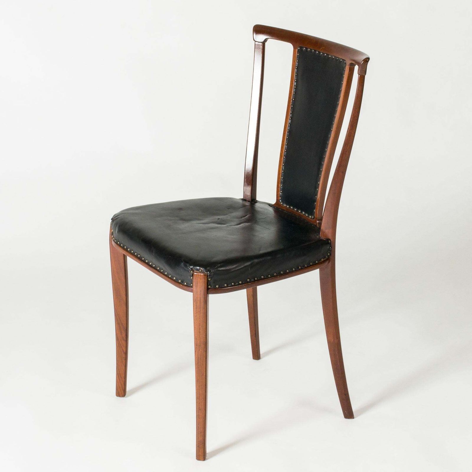 Ensemble de huit chaises de salle à manger suédoises modernes en acajou, par Carl Axel Acking, années 1950 photo vinterior