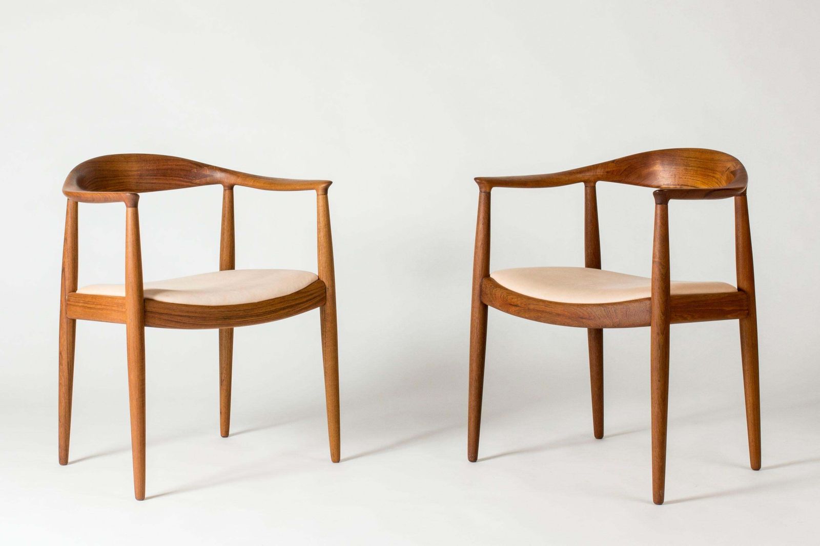 photo vinterior Set van vier "The Chair" eetkamerstoelen van Hans J. Wegner