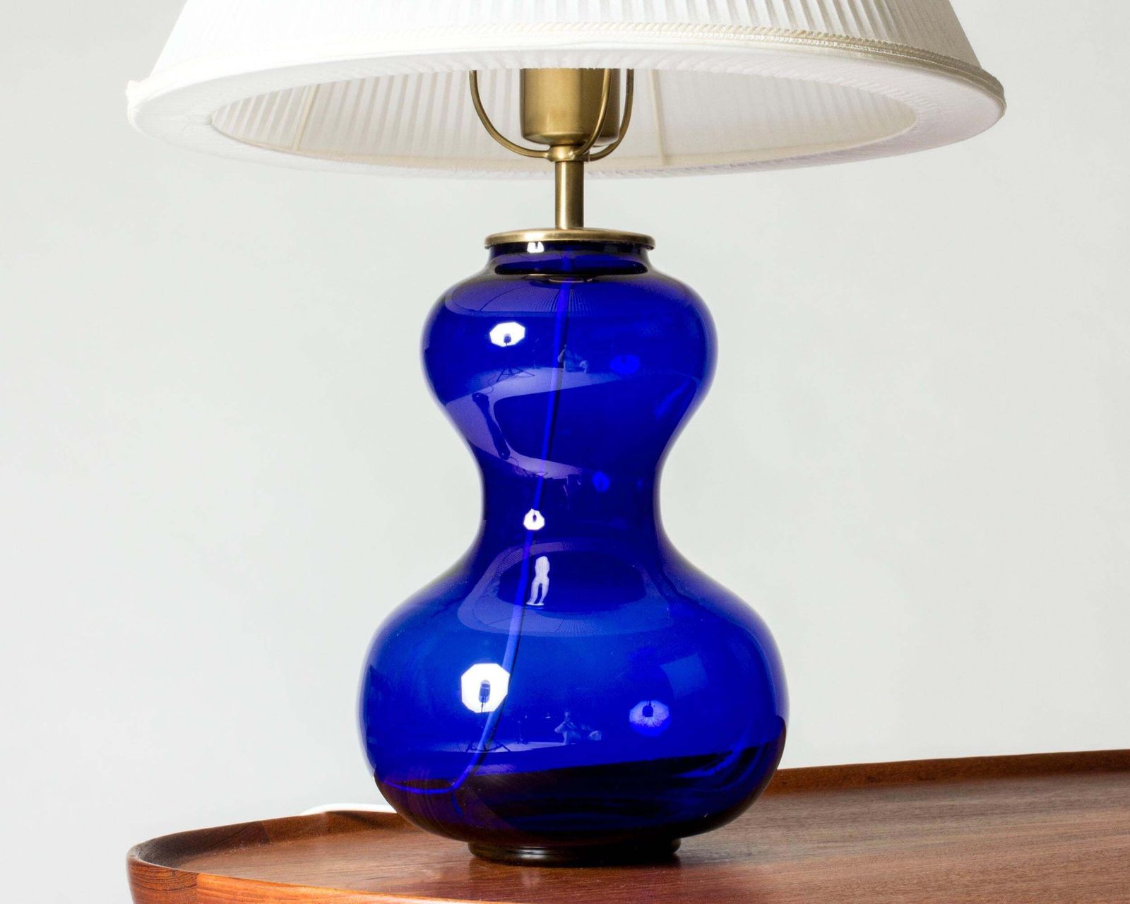 Zweedse moderne glazen tafellamp van Josef Frank voor Firma Svenskt Tenn, jaren 1940/50 photo vinterior