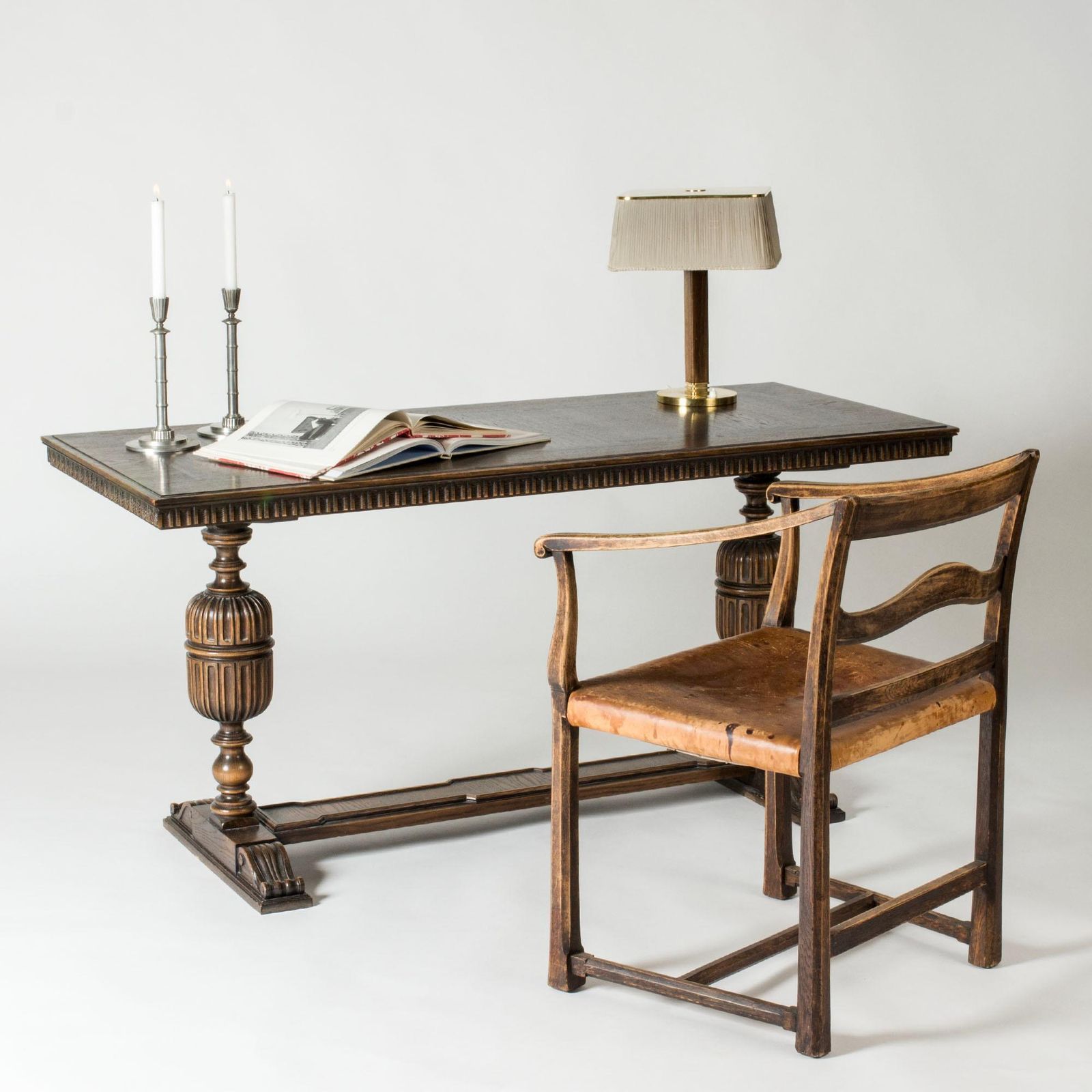 Table de bibliothèque Swedish Grace « Charles » par Axel Einar Hjorth pour NK, Suède, 1929