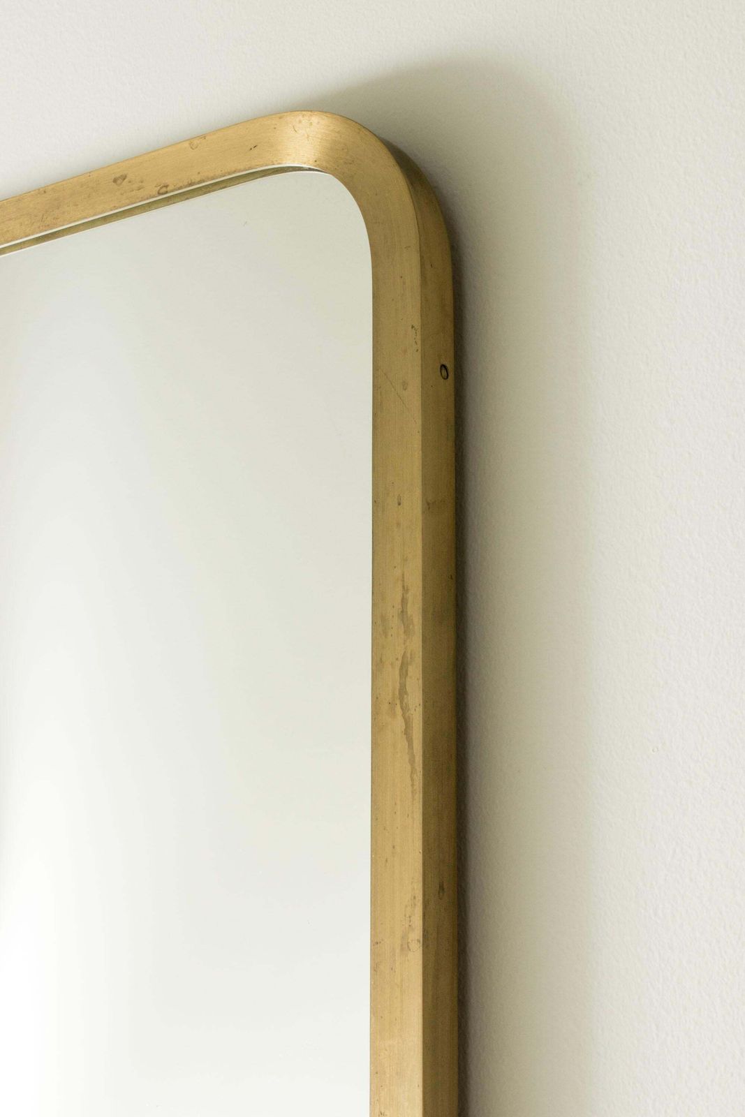 Swedish Modern messing wandspiegel, Nordiska Kompaniet, Zweden, jaren 1940 photo Woonaccessoires