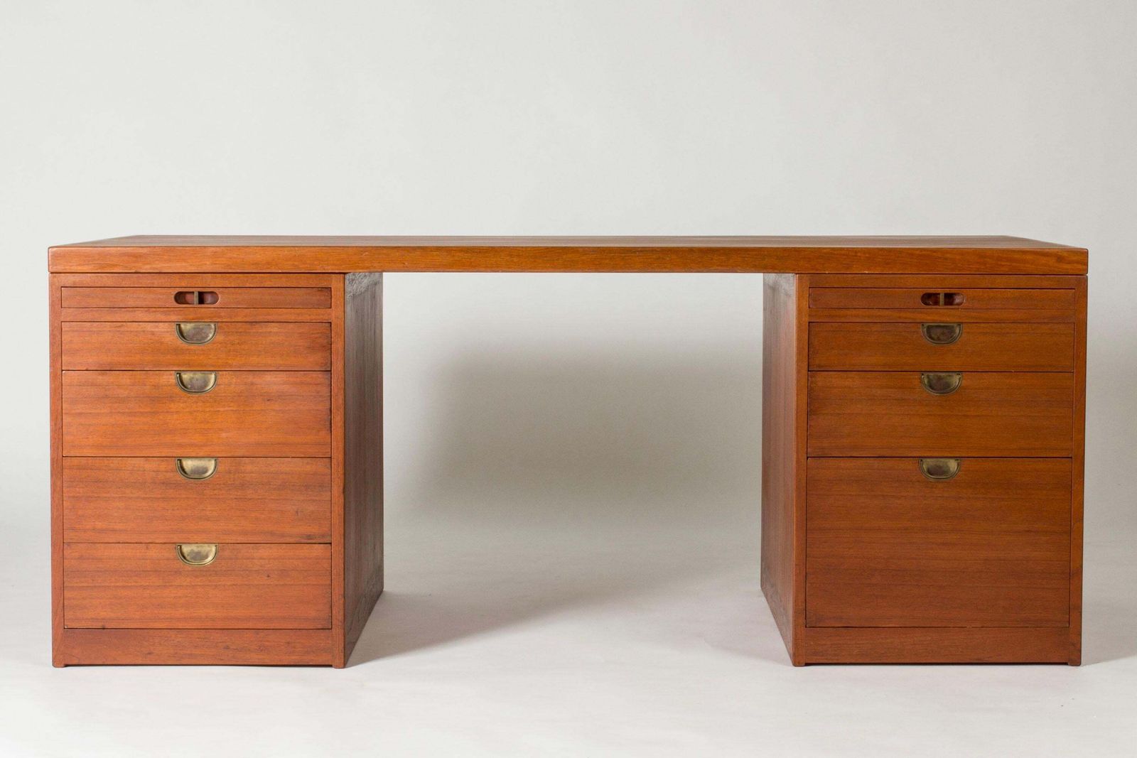 Teakhouten bureau van Børge Mogensen, Scandinavisch Modern, Denemarken, ca. jaren 1950 photo for sale
