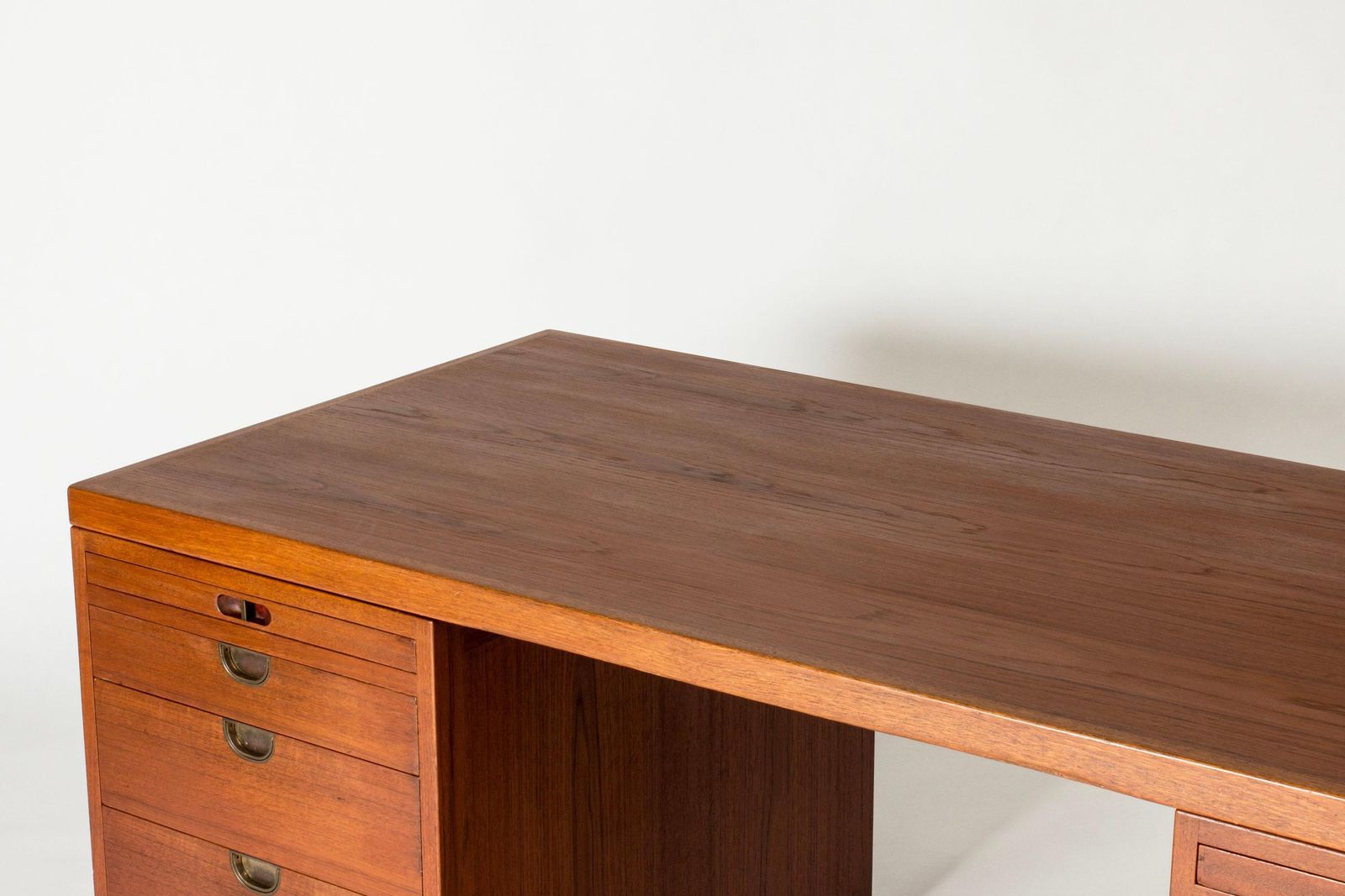 photo furniture Teakhouten bureau van Børge Mogensen, Scandinavisch Modern, Denemarken, ca. jaren 1950