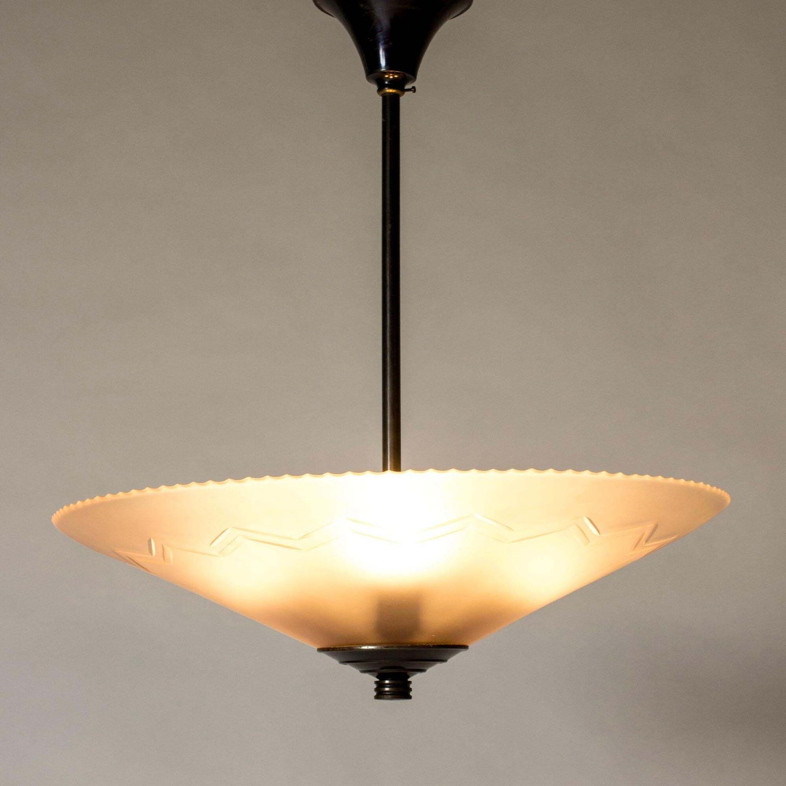 Edward Hald Plafondlamp, Perzikkleurig Glas & Metaal, Zweeds Design, jaren 1920 photo vinterior