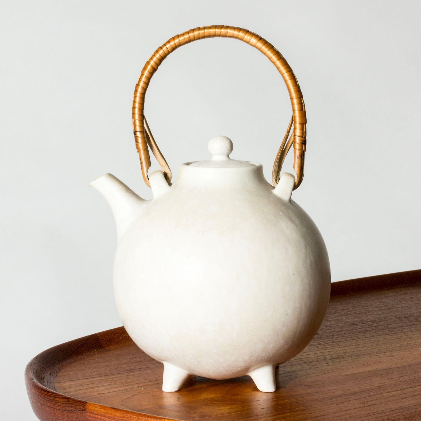 Scandinavisch Functionalistisch Stoneware Theepot van Gunnar Nylund, jaren 1940 photo furniture