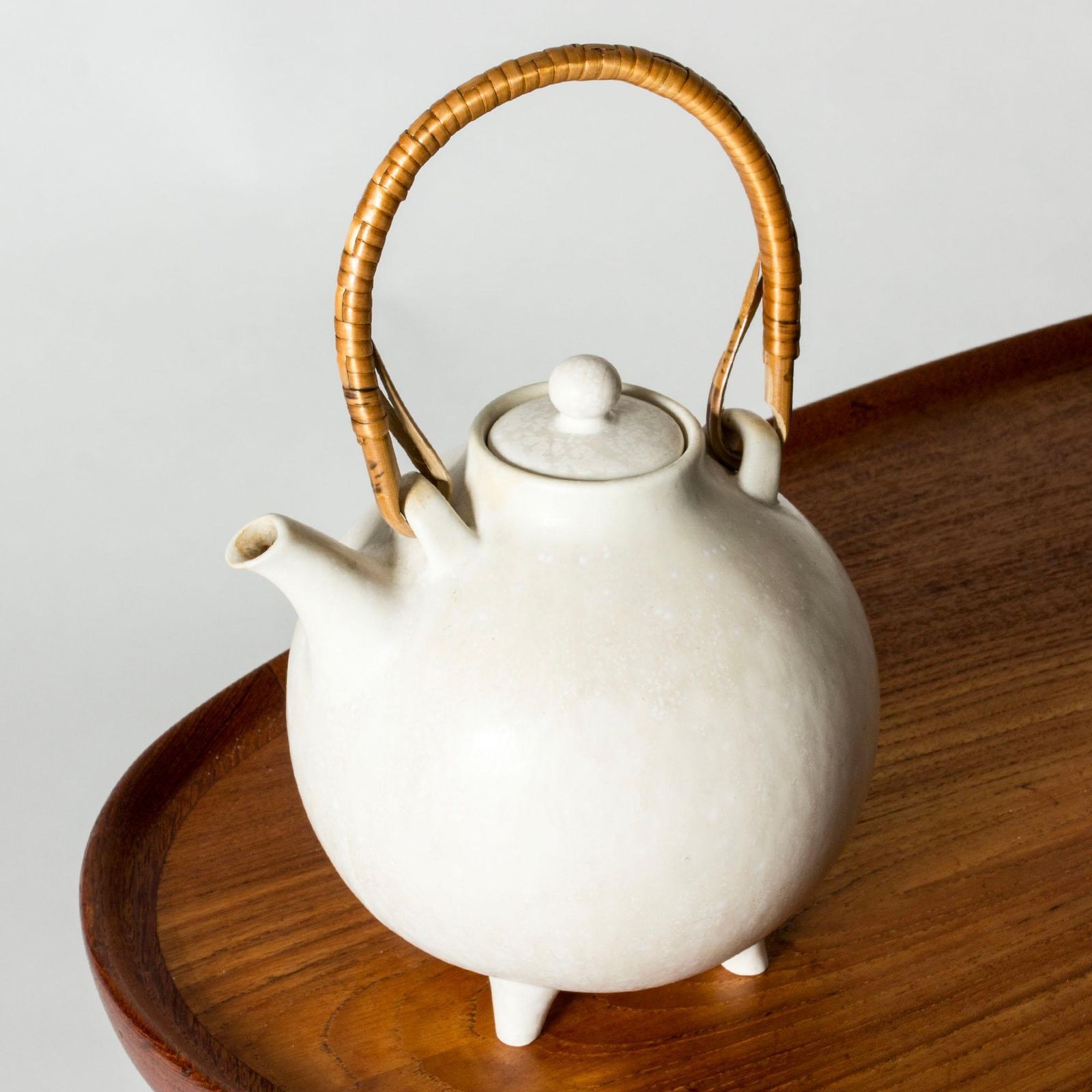 Scandinavisch Functionalistisch Stoneware Theepot van Gunnar Nylund, jaren 1940 photo Woonaccessoires