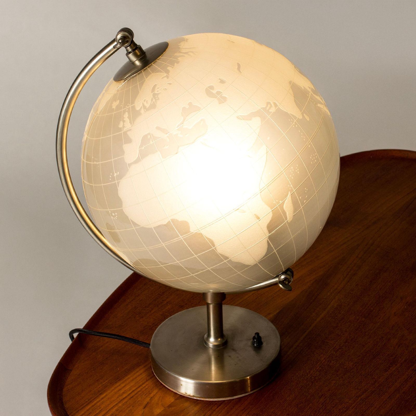 Lampe de table globe vintage, Flygfors, Suède, années 1950 photo for sale