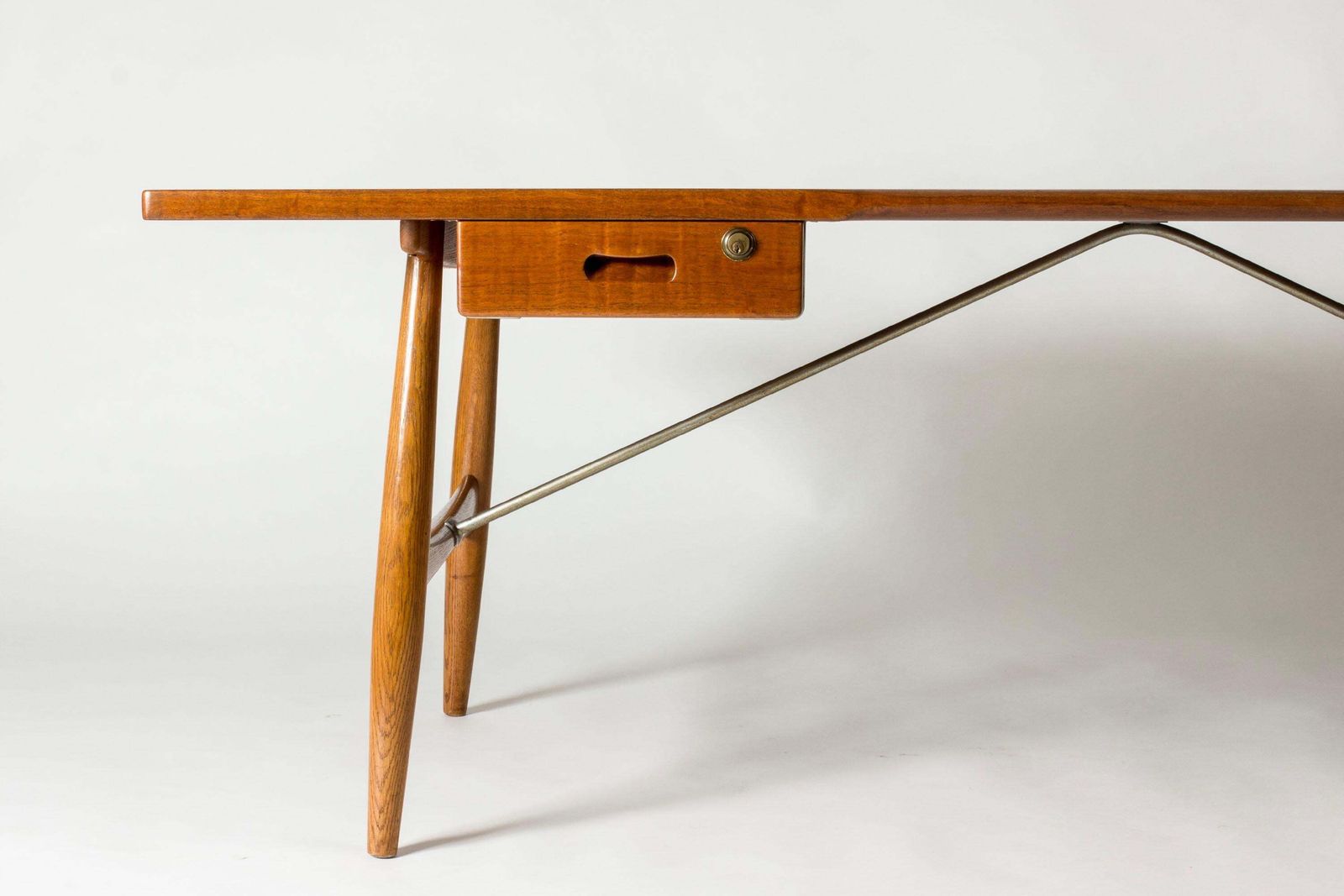 Bureau d'architecte mid-century modern, Hans J. Wegner, Danemark, années 1960 photo vinterior