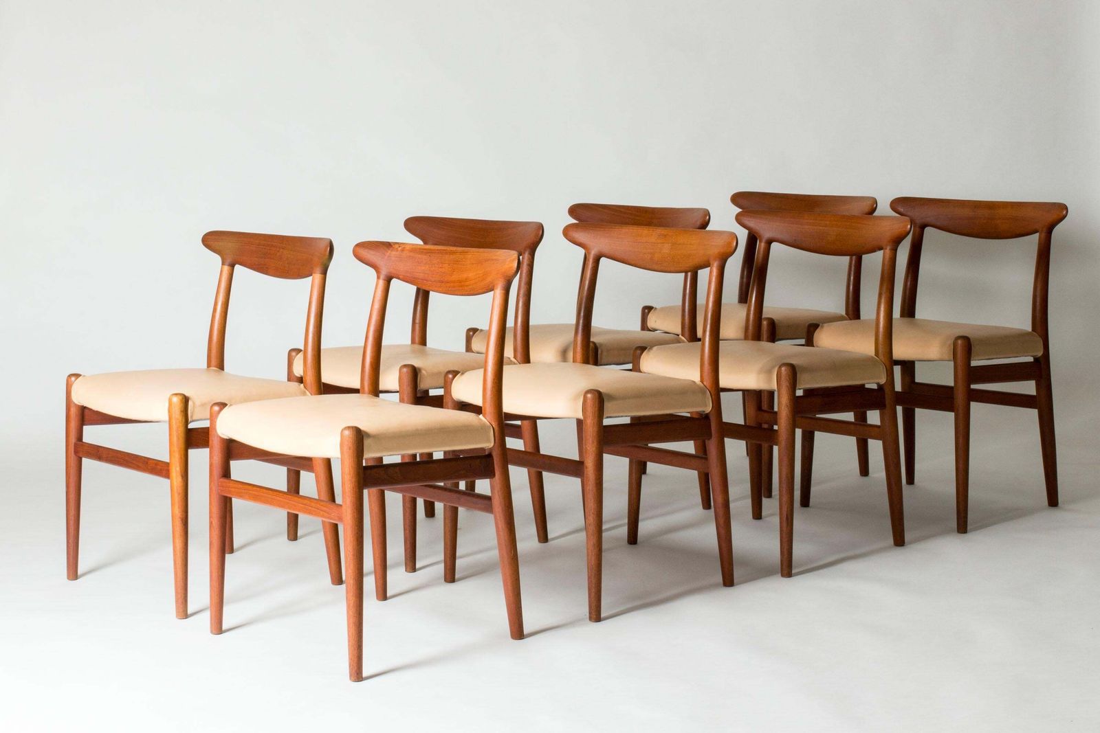 Mid-Century Modern "W2" eetkamerstoelen van Hans J. Wegner, Denemarken, jaren 1960 photo furniture