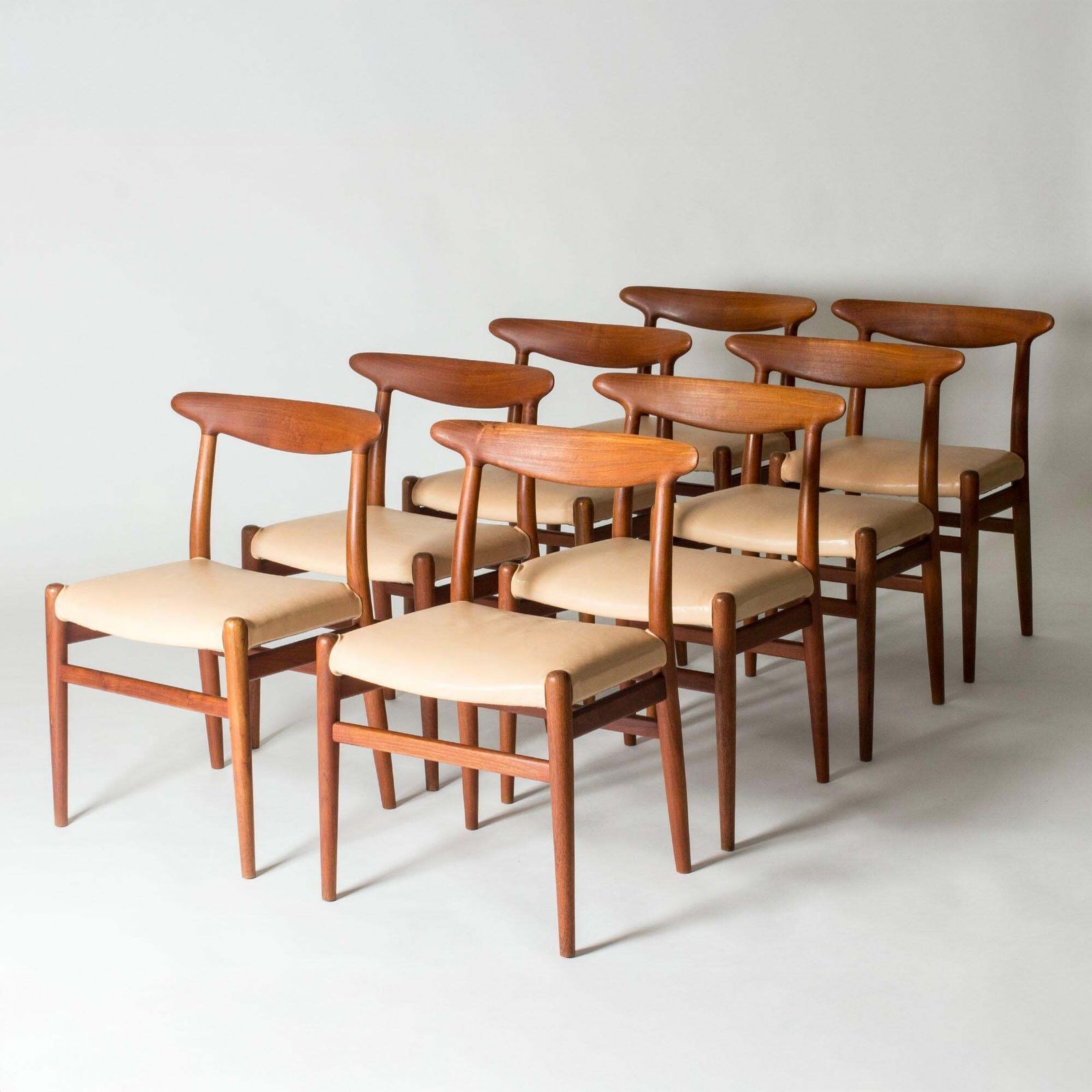 Mid-Century Modern "W2" eetkamerstoelen van Hans J. Wegner, Denemarken, jaren 1960 photo for sale