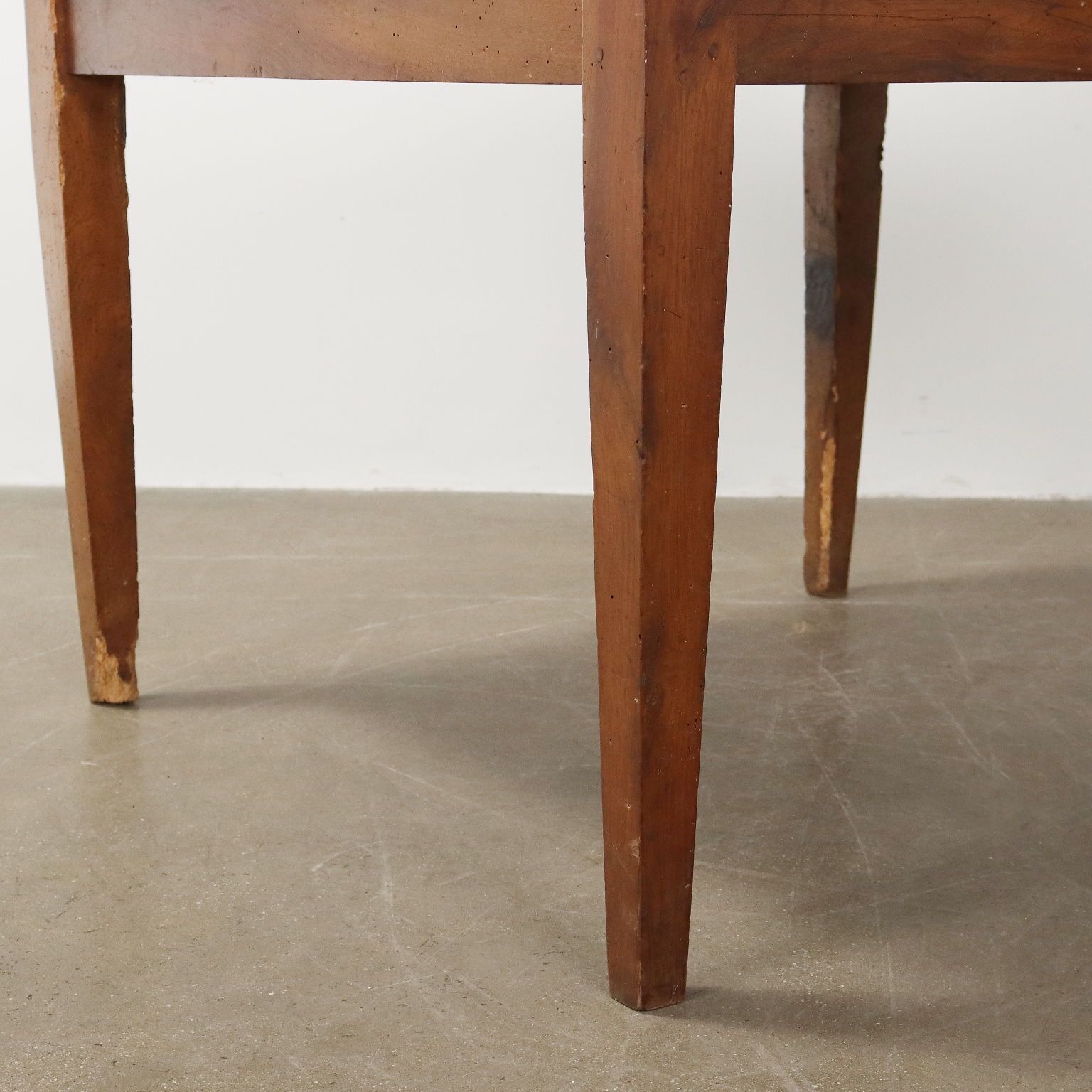 Directoire tafel walnoot Italië 18e eeuw photo Meubels