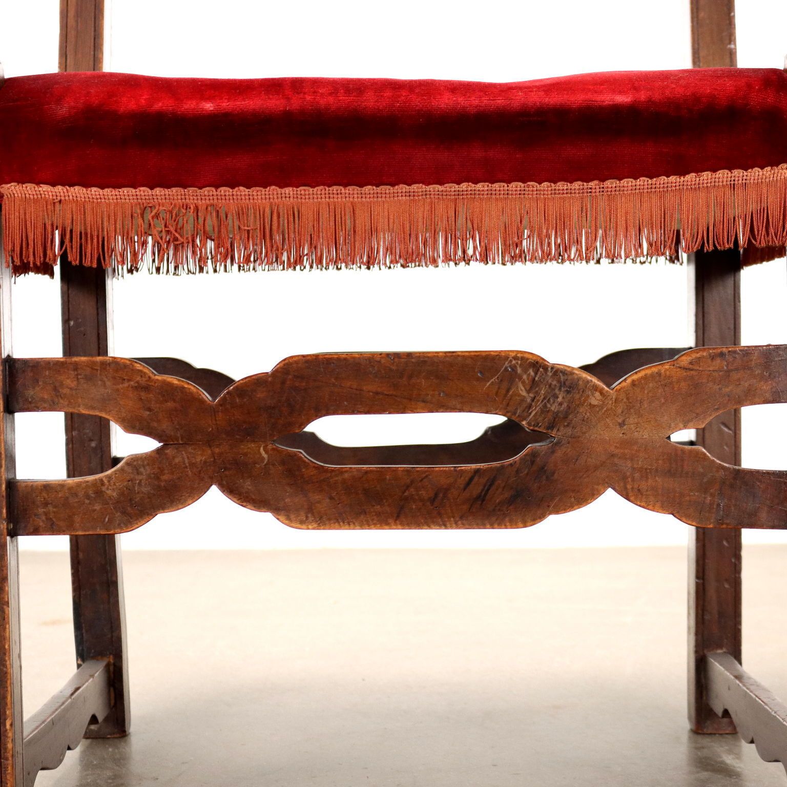photo furniture Chaise haute néo-renaissance en noyer avec chaises Rococo