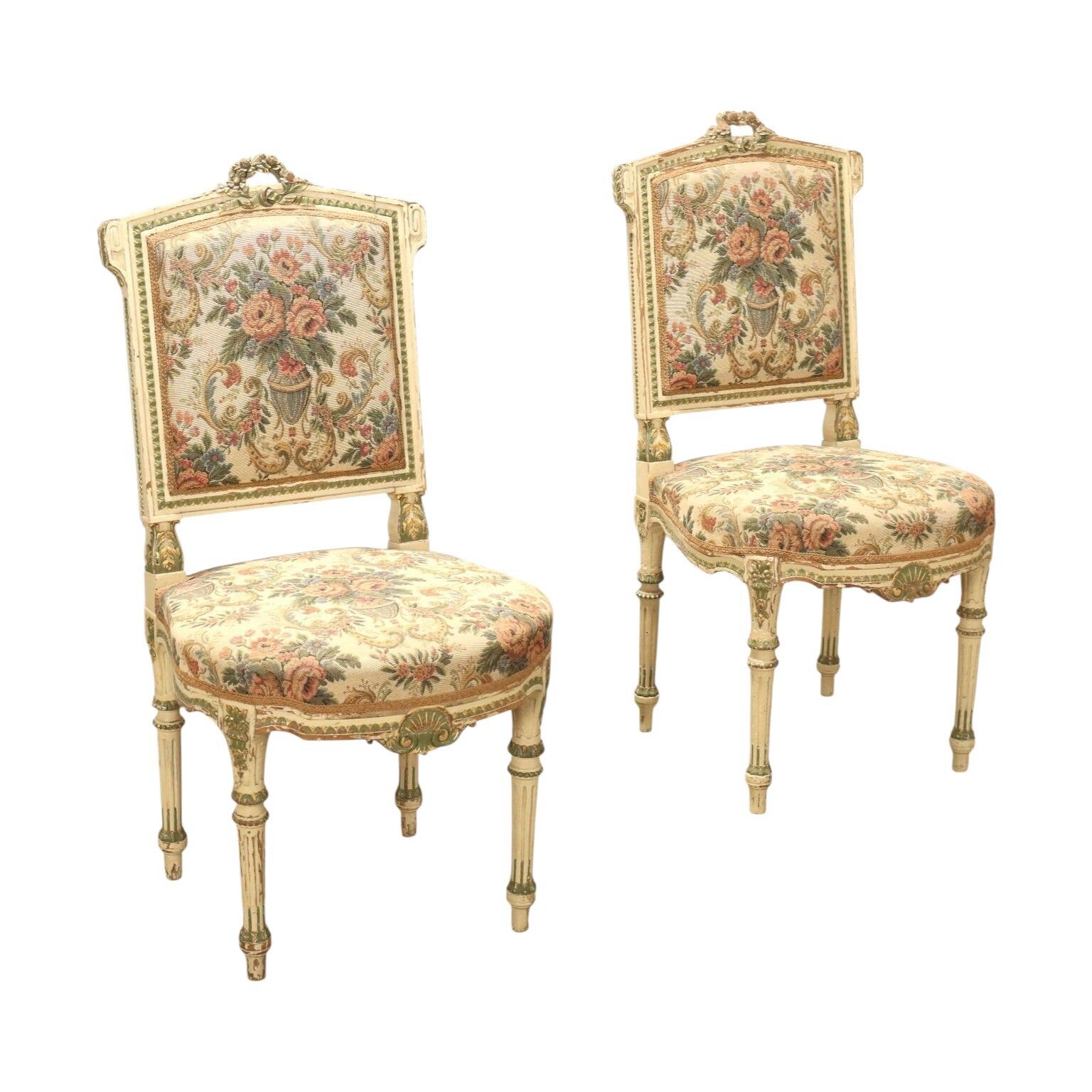 Chaises laquées et dorées de style néoclassique