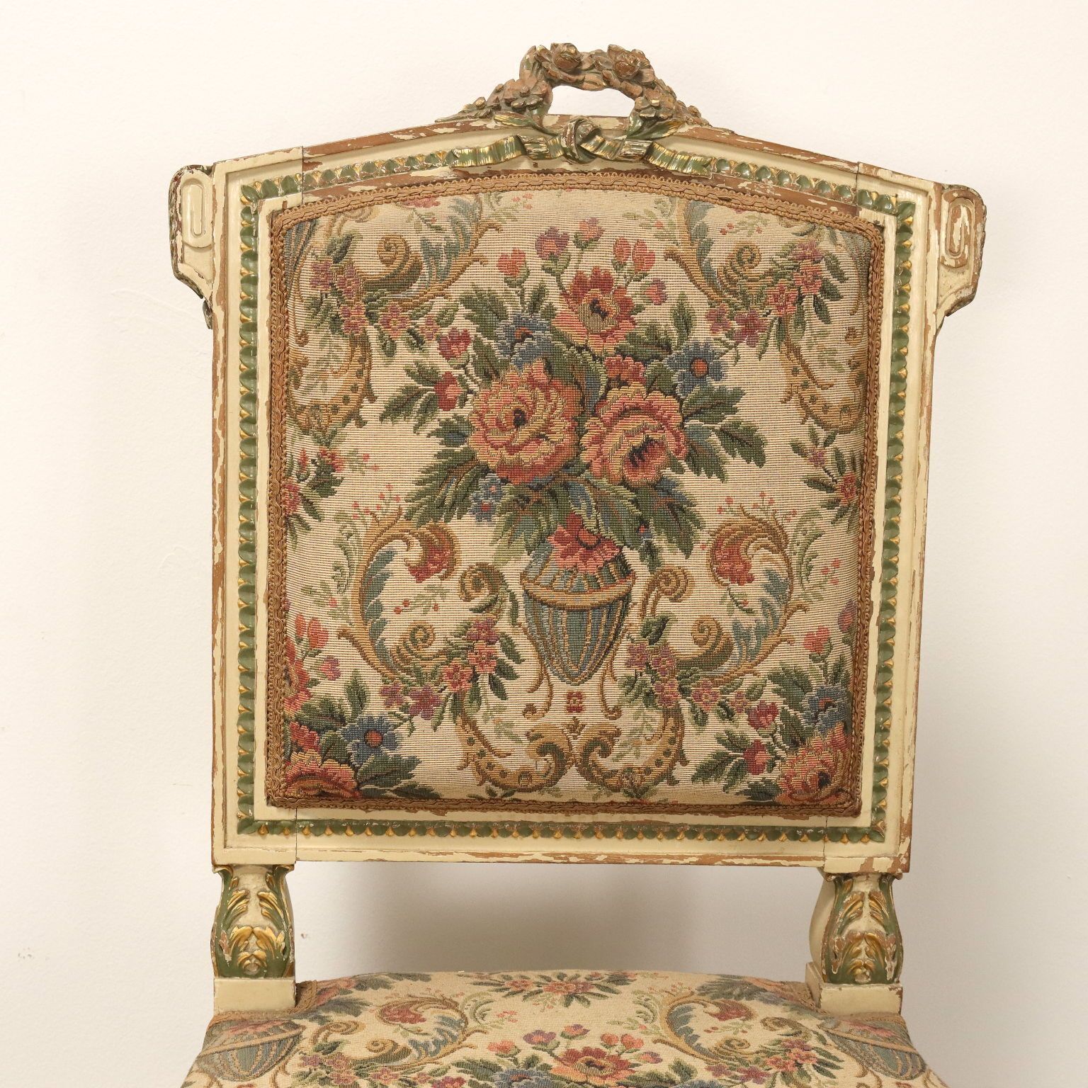 Chaises laquées et dorées de style néoclassique photo for sale