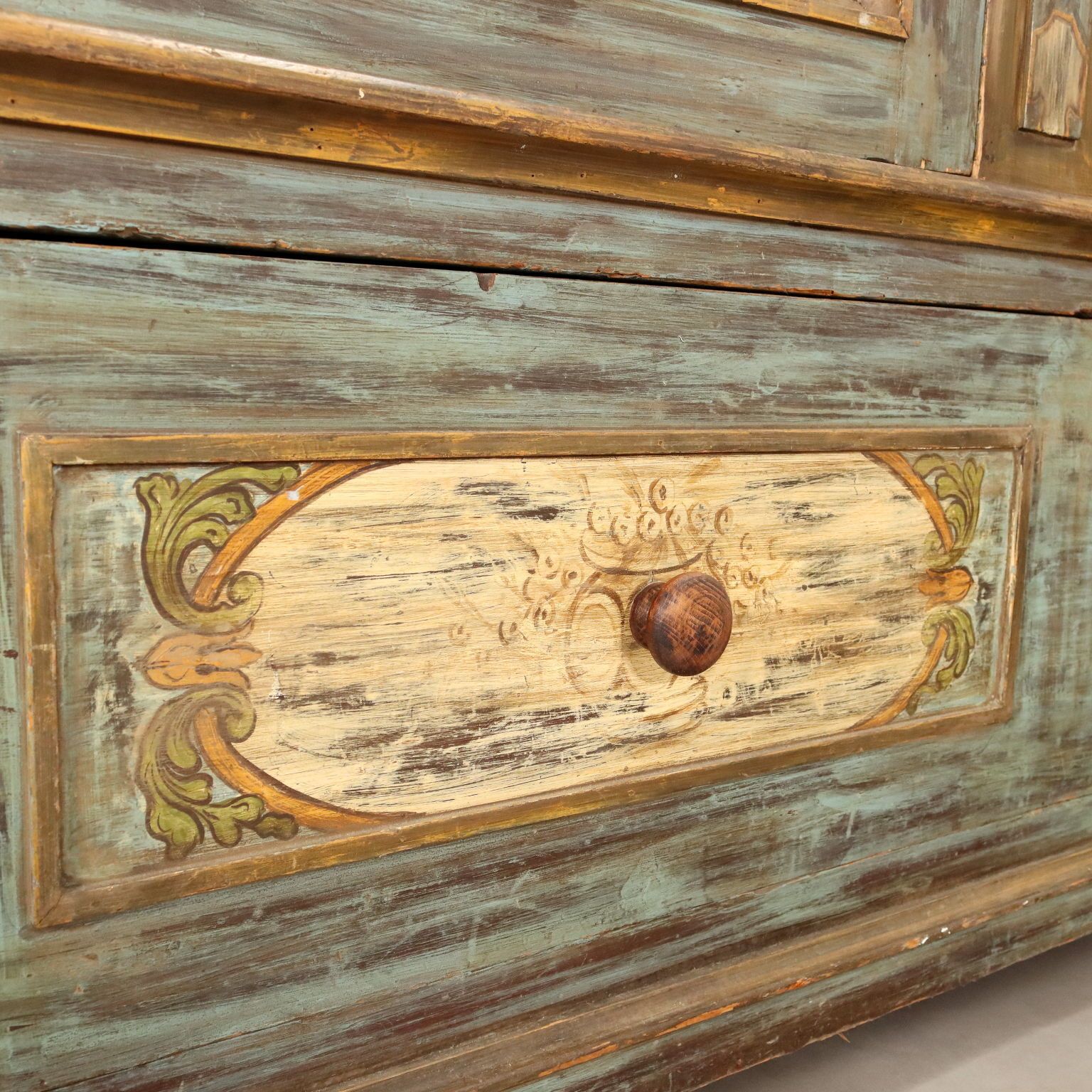 Armoire de style baroque en bois laqué, XIXe siècle photo buy
