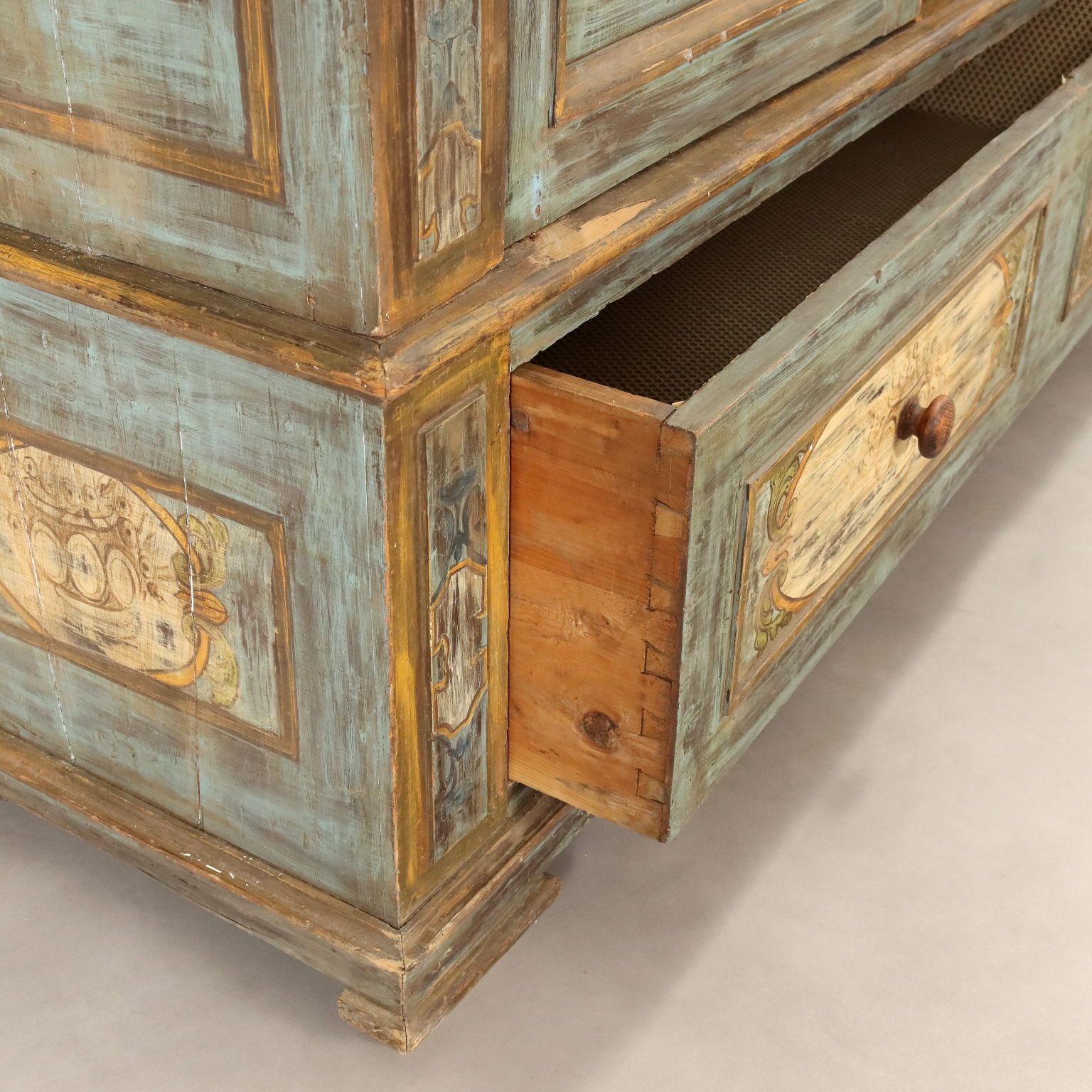 Armoire de style baroque en bois laqué, XIXe siècle photo vintage