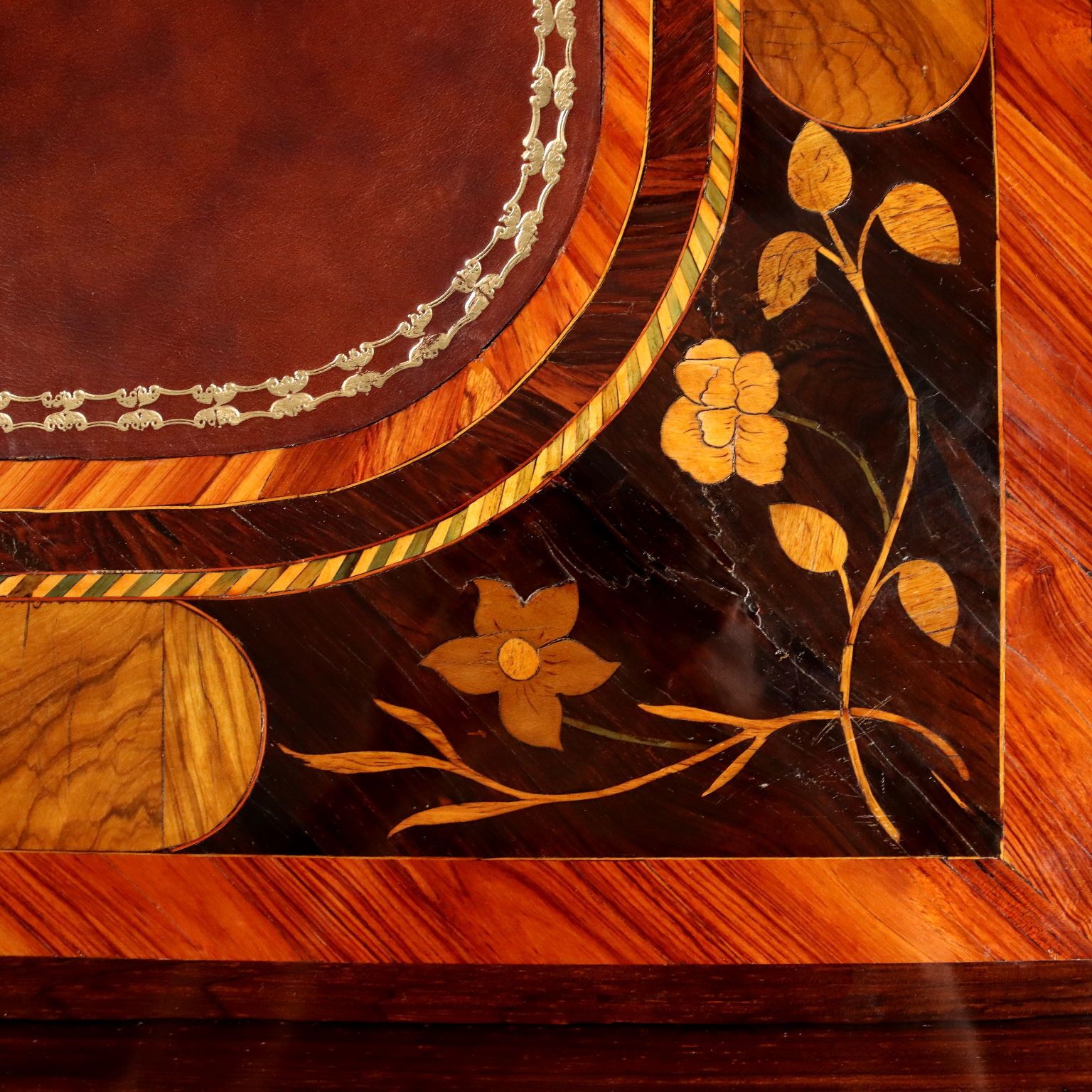 Mobilier Table de jeu d'époque en essences multiples, Italie, XVIIIe siècle photo