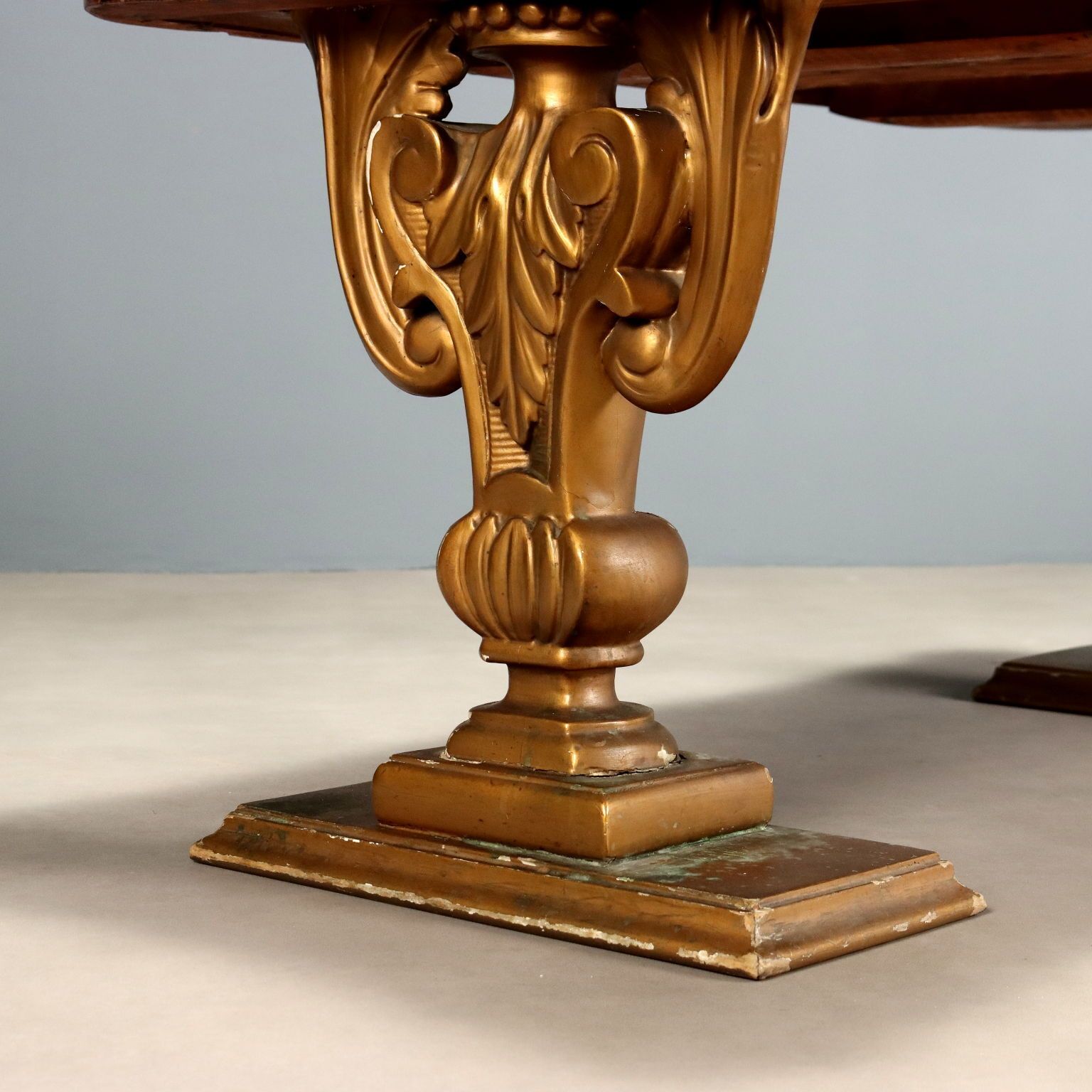 Table basse en bois sculpté   Italie, XXe siècle photo buy