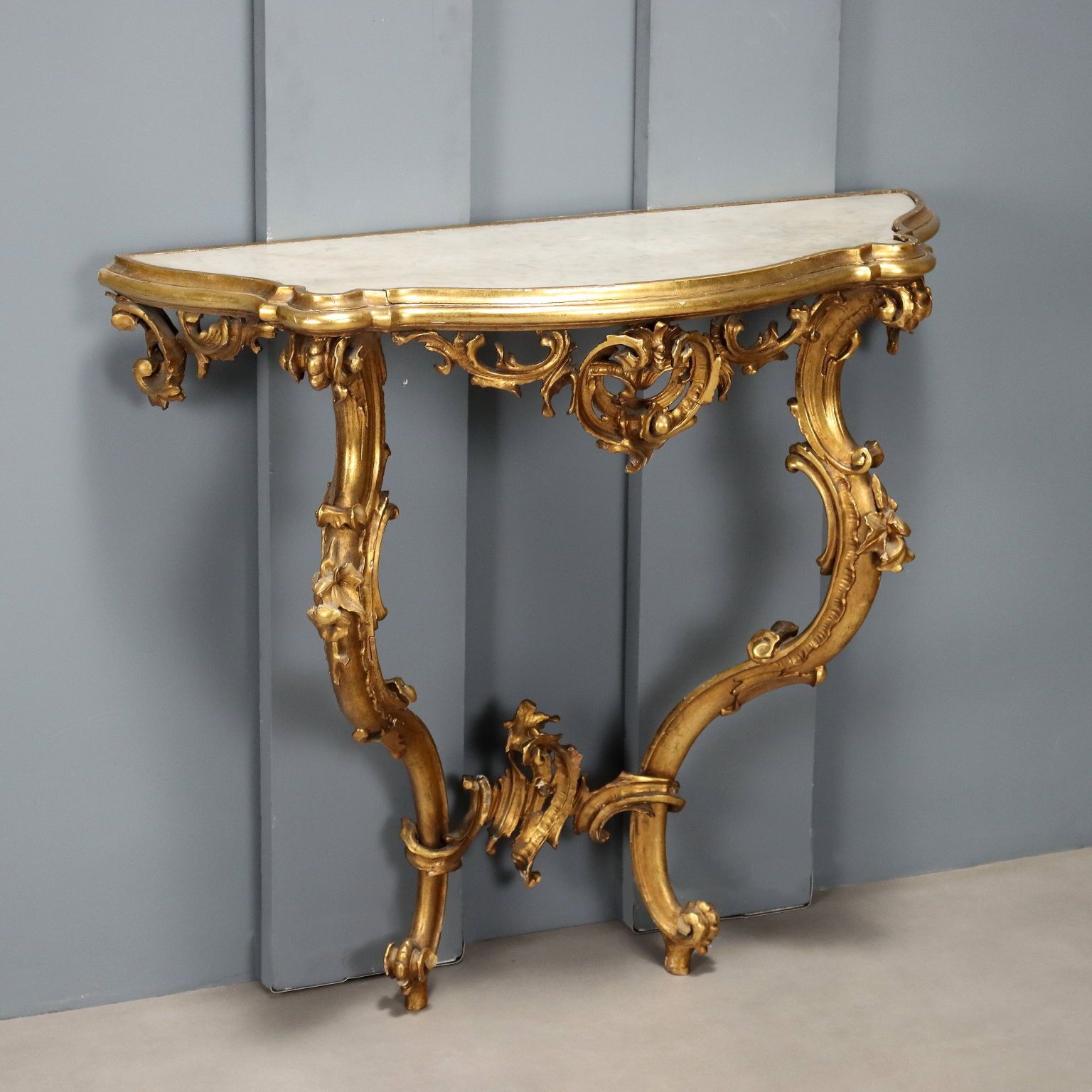 Console de style Rococo, plateau en marbre