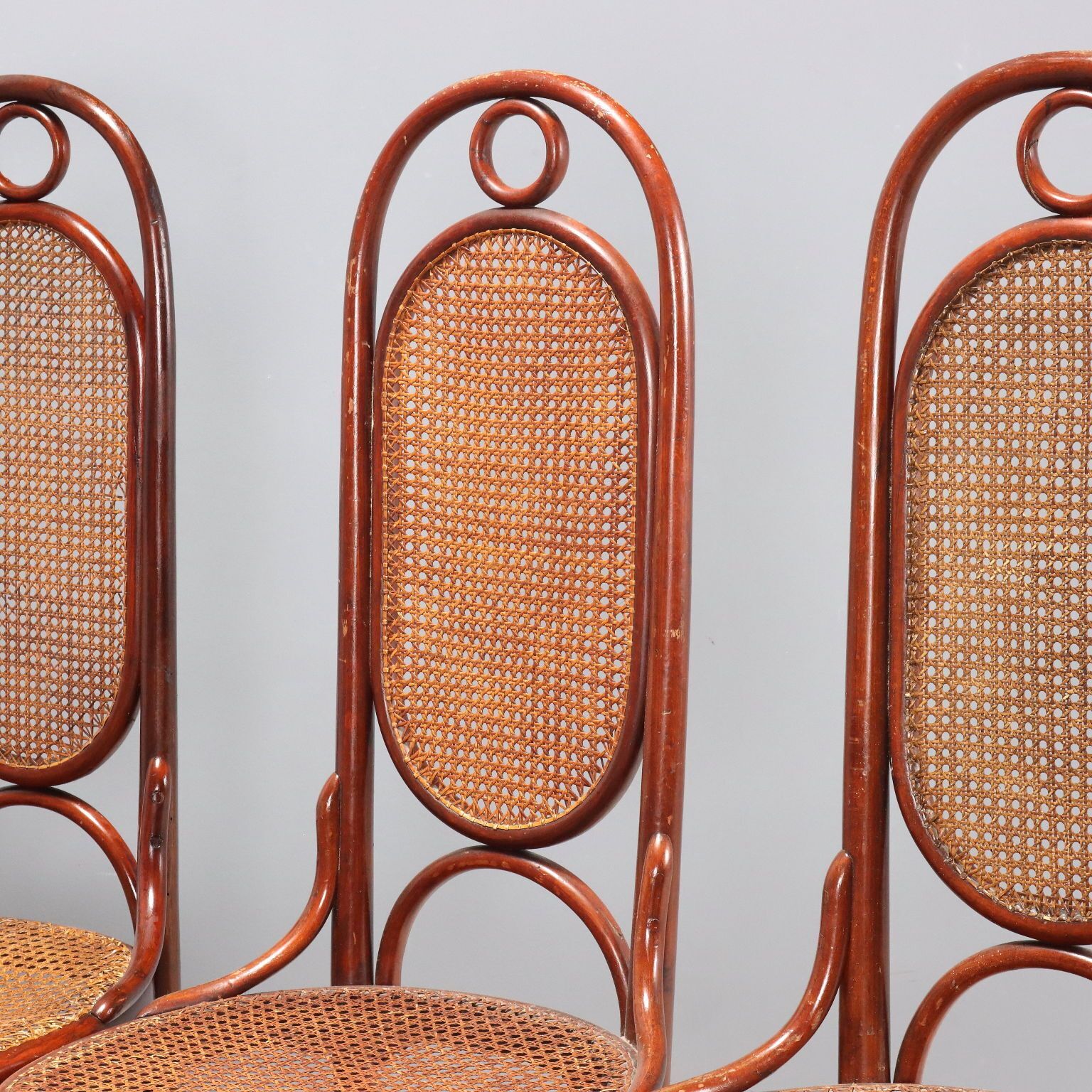 Thonet stoelen in gebogen beukenhout, Wenen, begin 20e eeuw photo Meubels