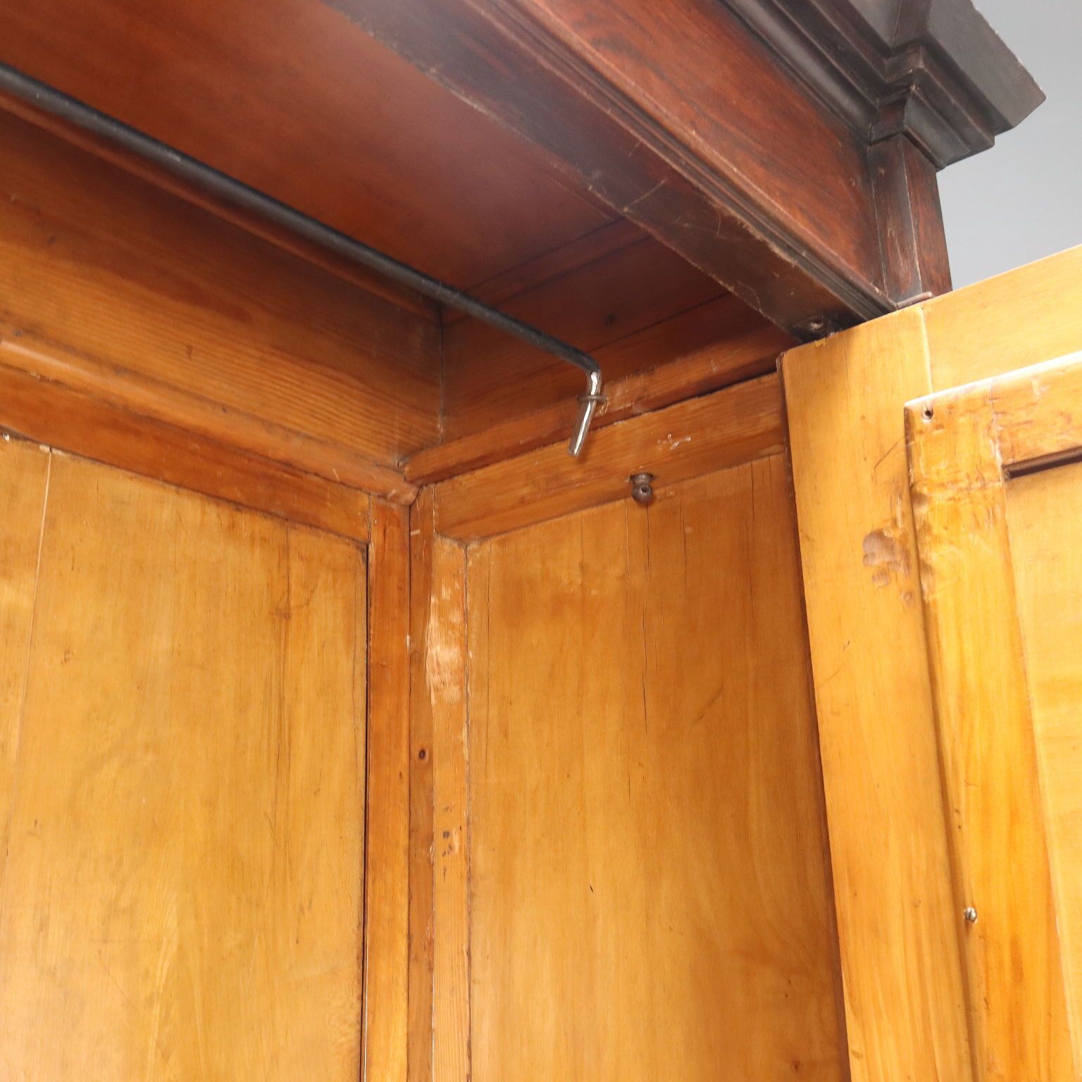 Bois De Violette Veneered Wardrobe Italy 19th Century photo 800.0