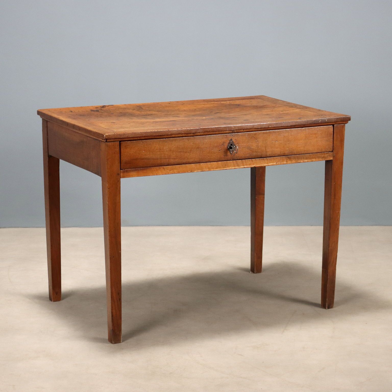 Bureau Directoire en noyer et fer forgé, Italie, fin du XVIIIe siècle