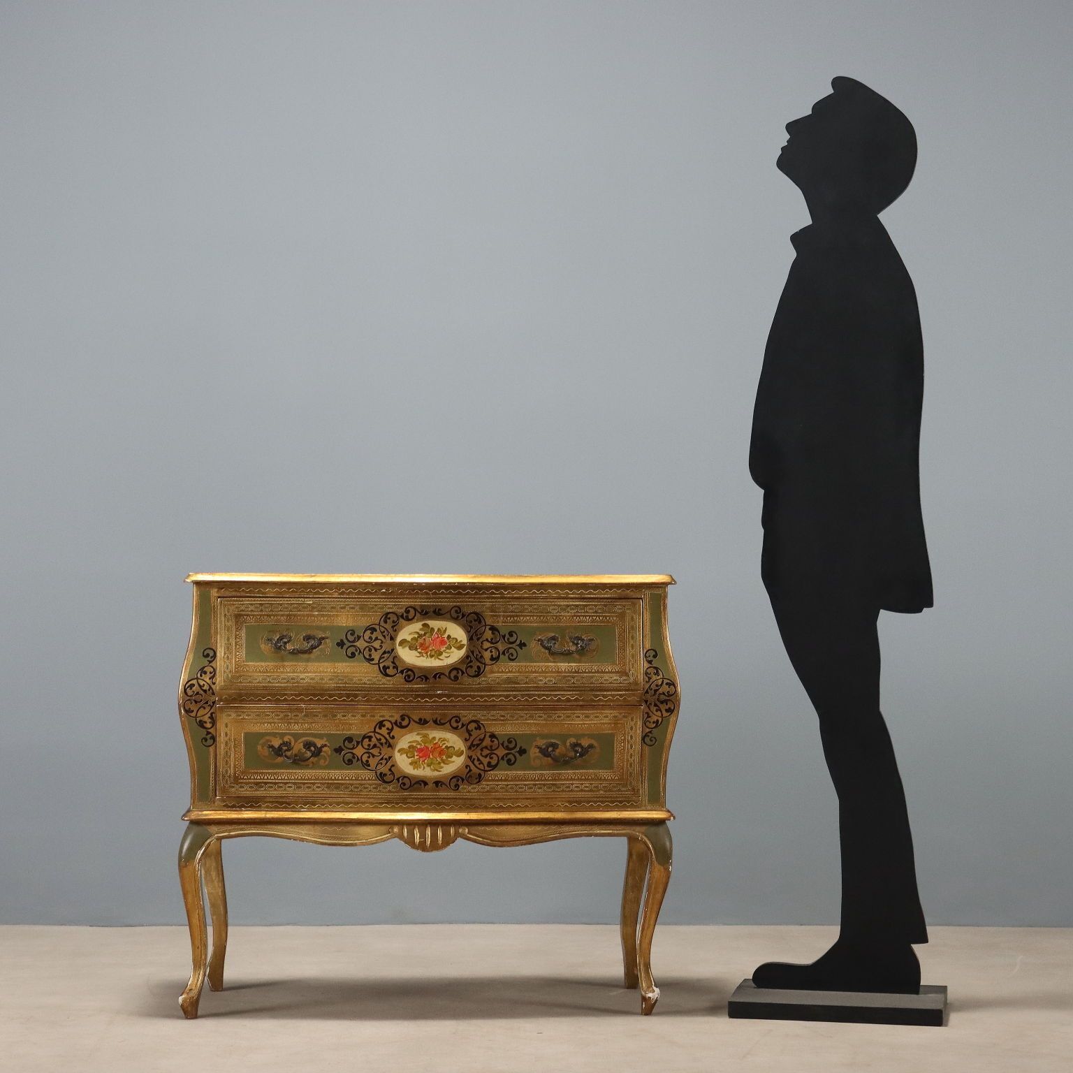 Commode d'époque en bois laqué et peint, XXe siècle photo for sale
