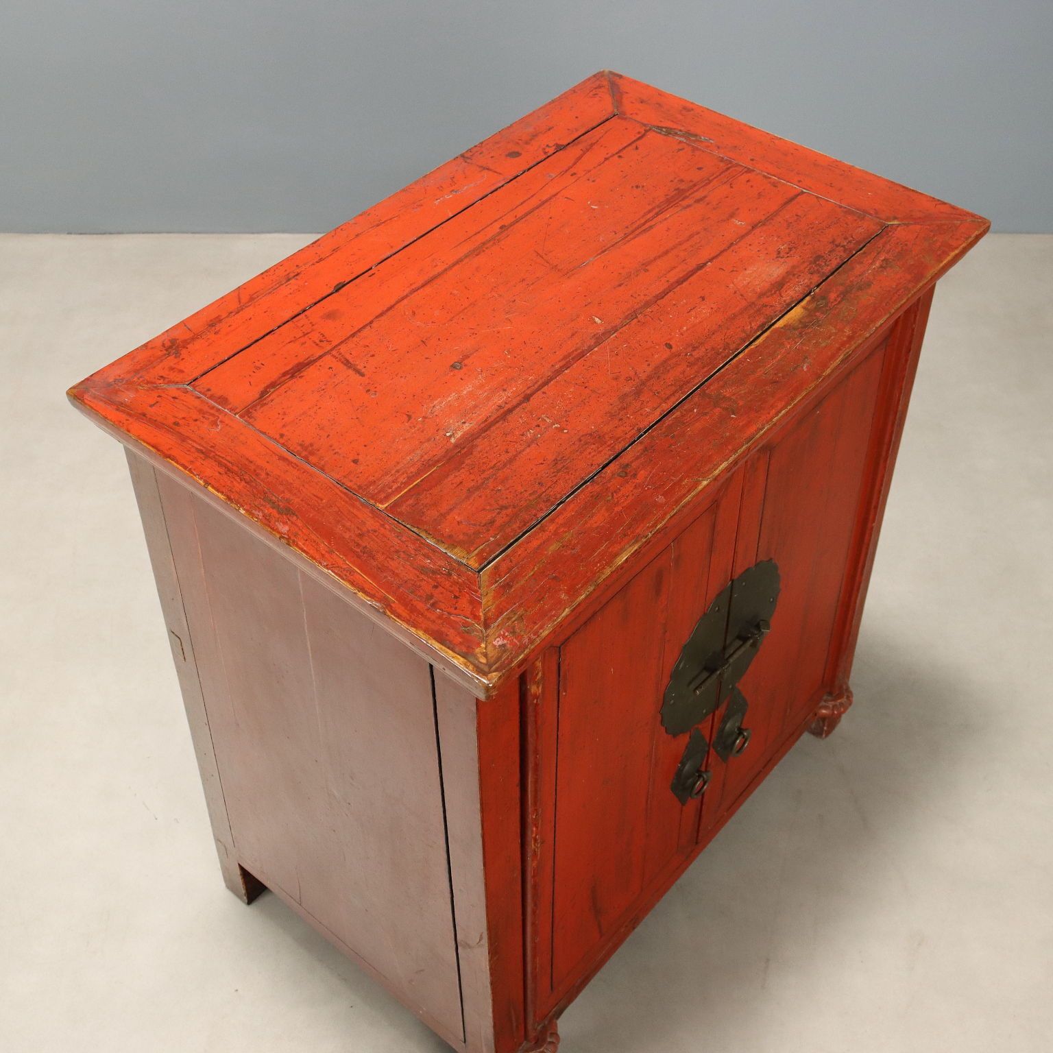 photo furniture Antieke kast, chinoiserie-stijl, gelakt hout, 20e eeuw