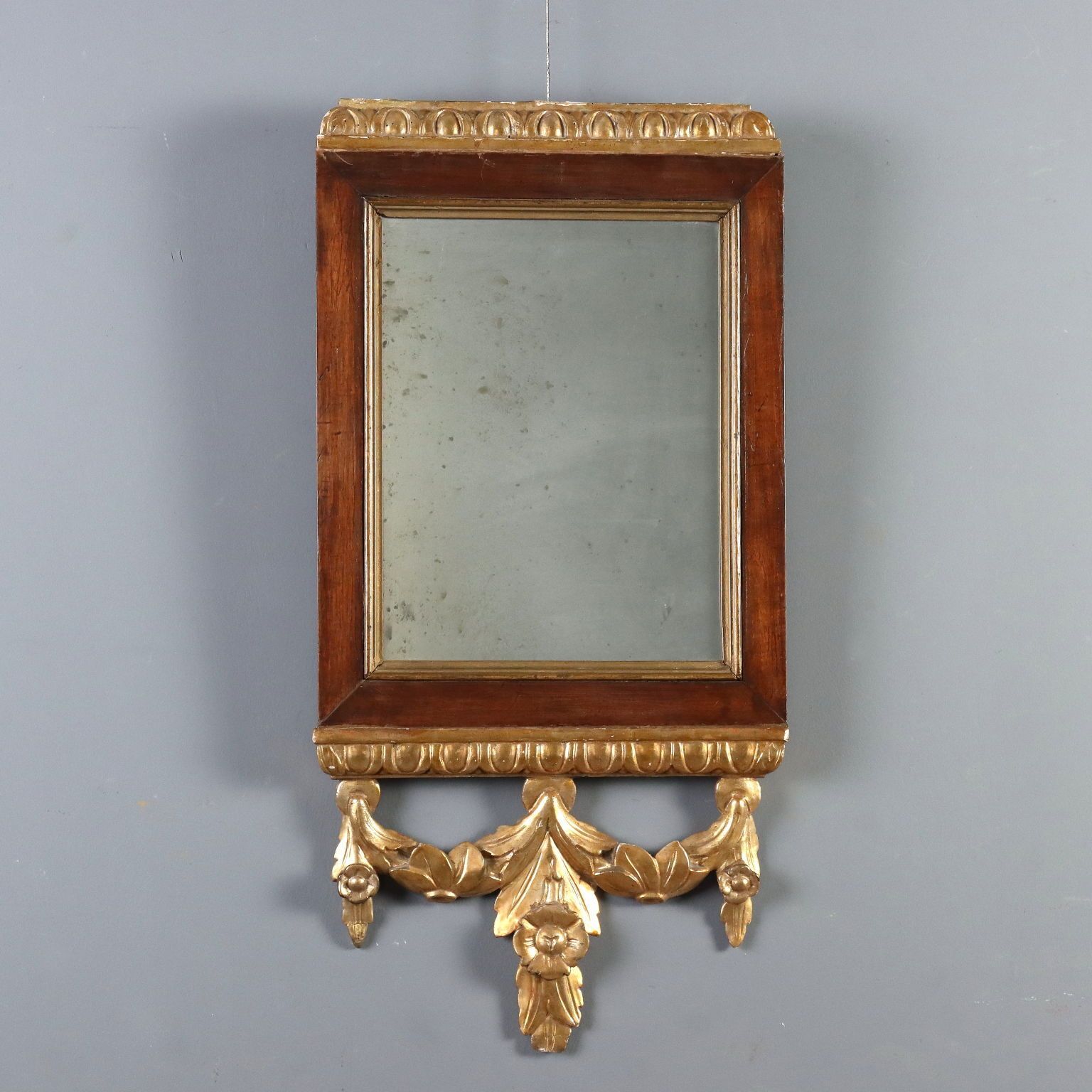 Miroir d'époque en noyer sculpté doré, Italie, XIXe siècle