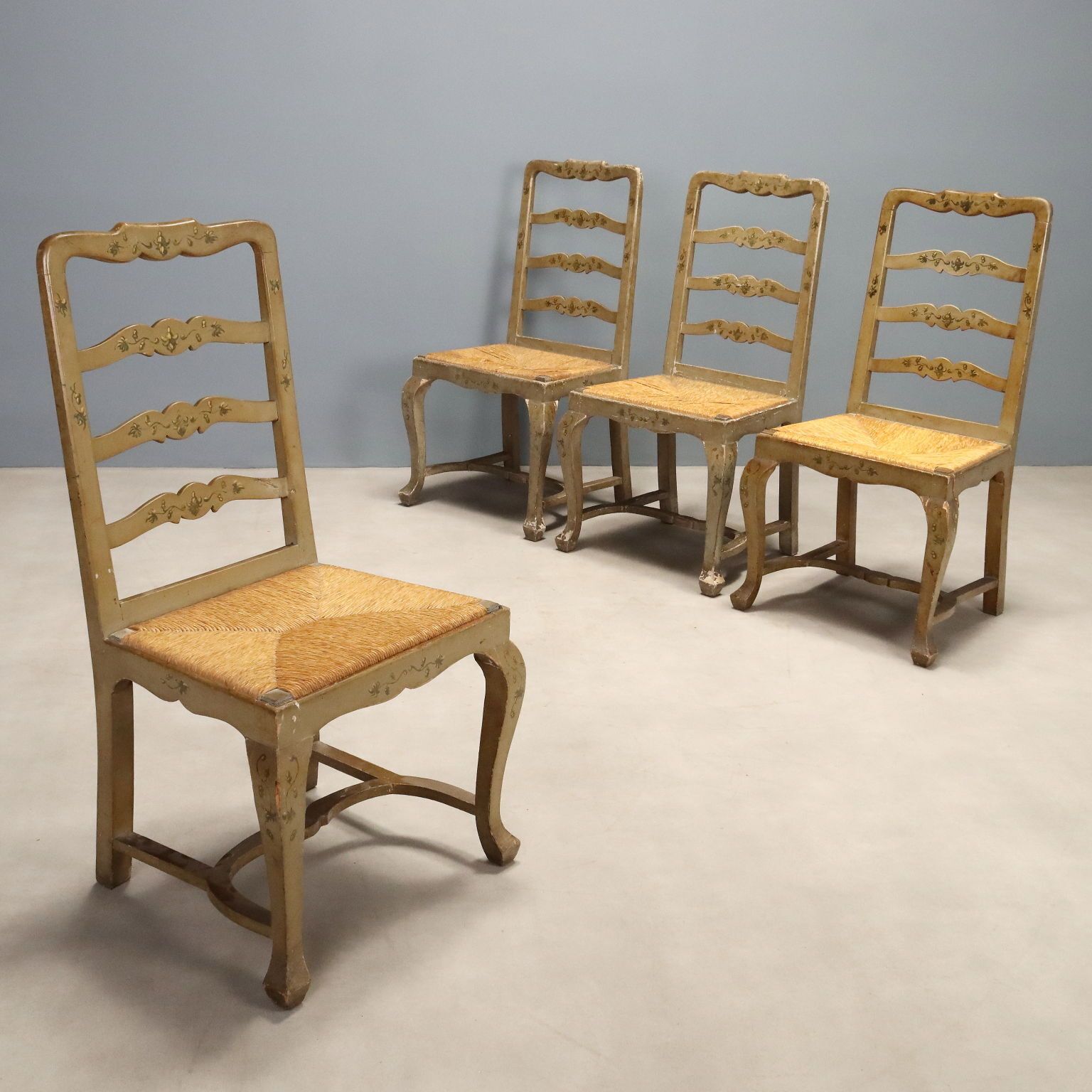 Chaises d'époque en bois laqué et peint, Italie, XIXe siècle