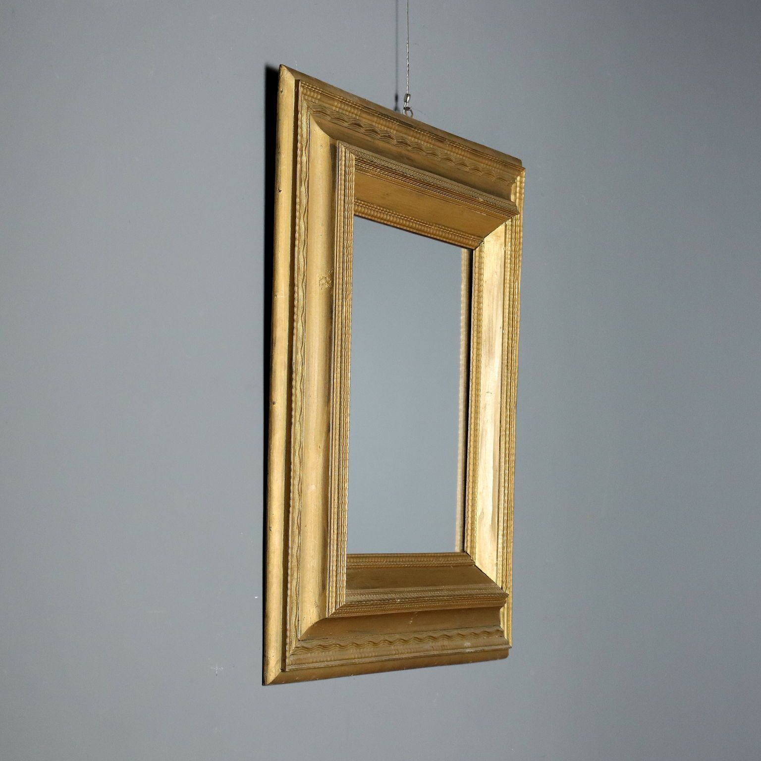Miroir d'époque en bois doré, cadre guilloché, Italie, XIXe siècle photo for sale
