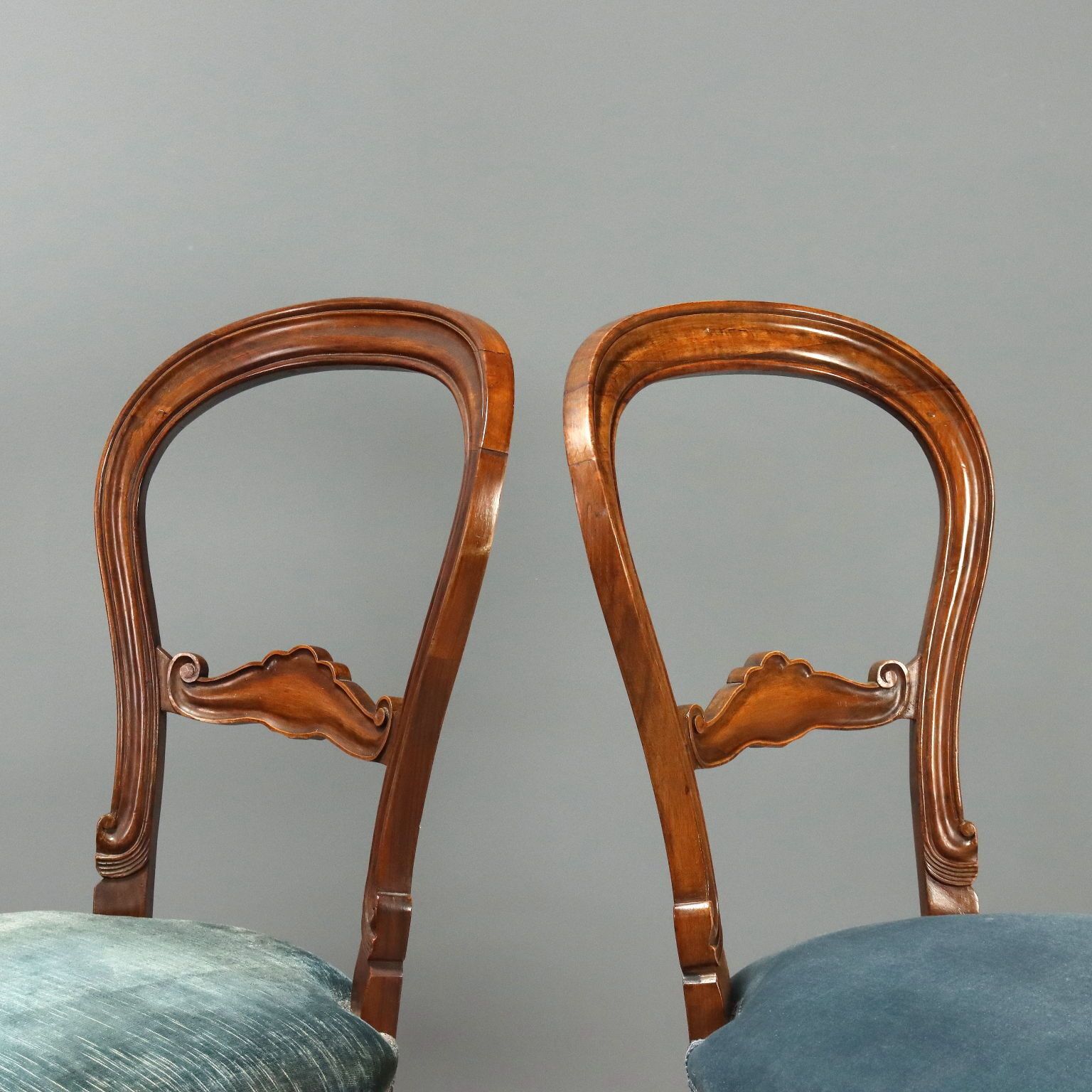 Luigi Filippo Stoelen van Walnoot met Blauwe Fluwelen Bekleding photo for sale