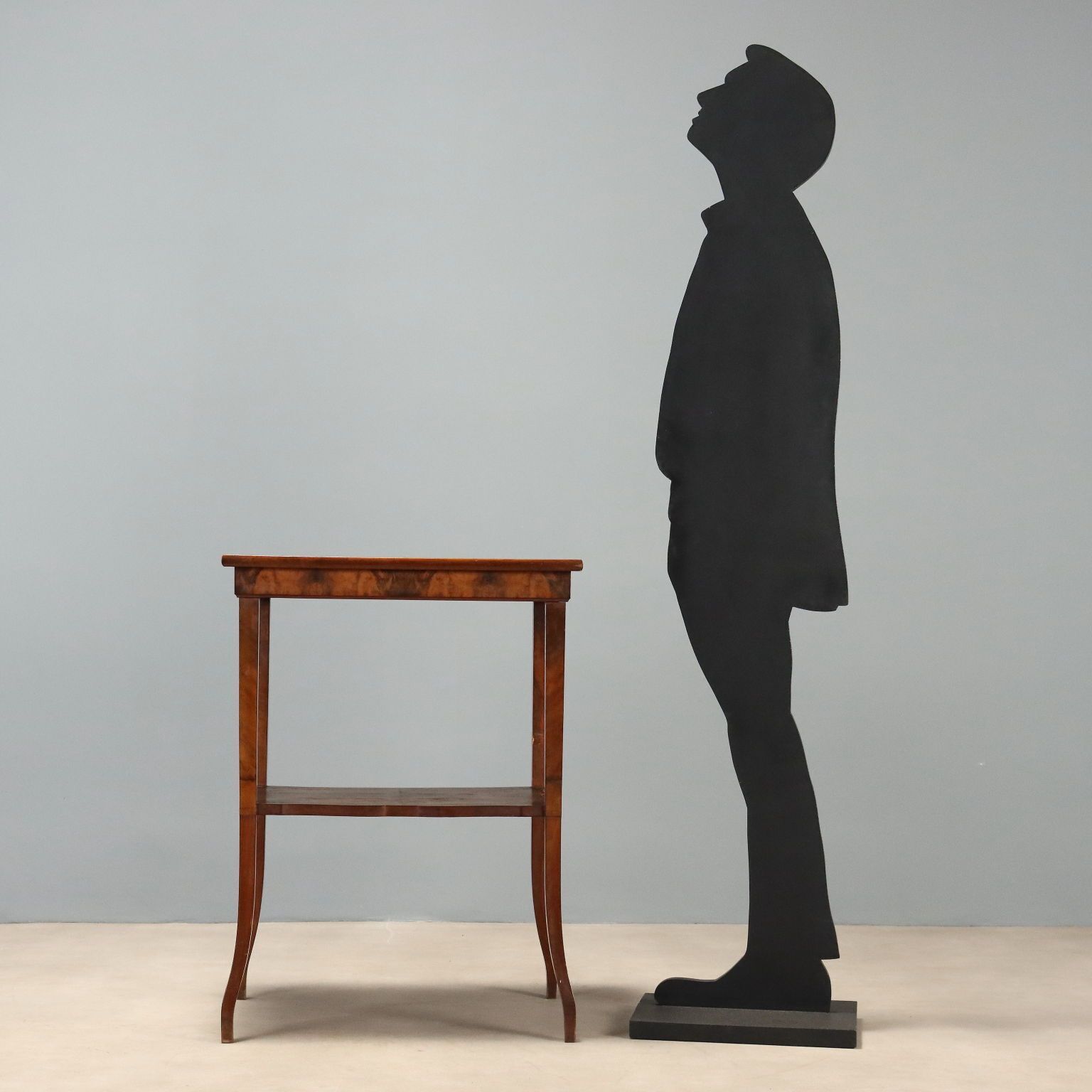 Table basse en noyer et acajou   Italie, début du XXe siècle photo furniture